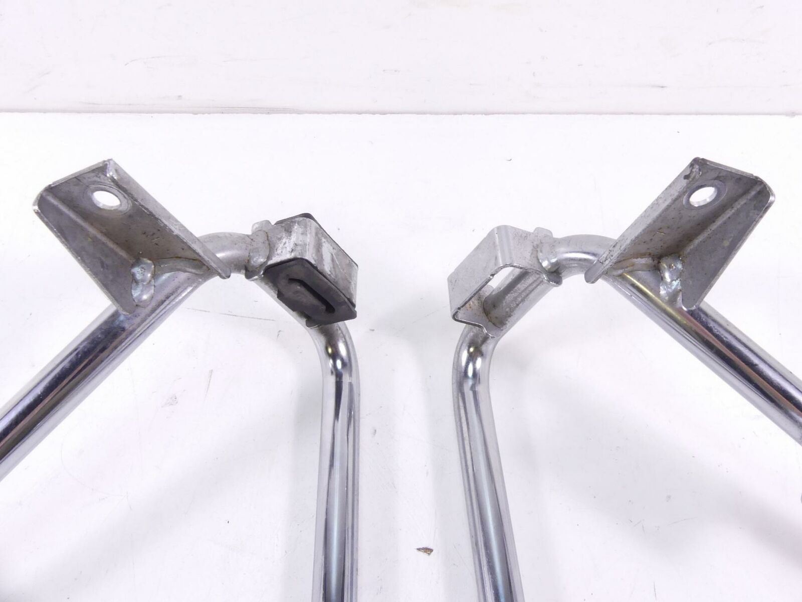 2010 Harley Touring FLHX Street Glide Saddlebag Holder Carrier Mounts 49207-09A {{ shop.shopifyCountryName }} - Mototech271