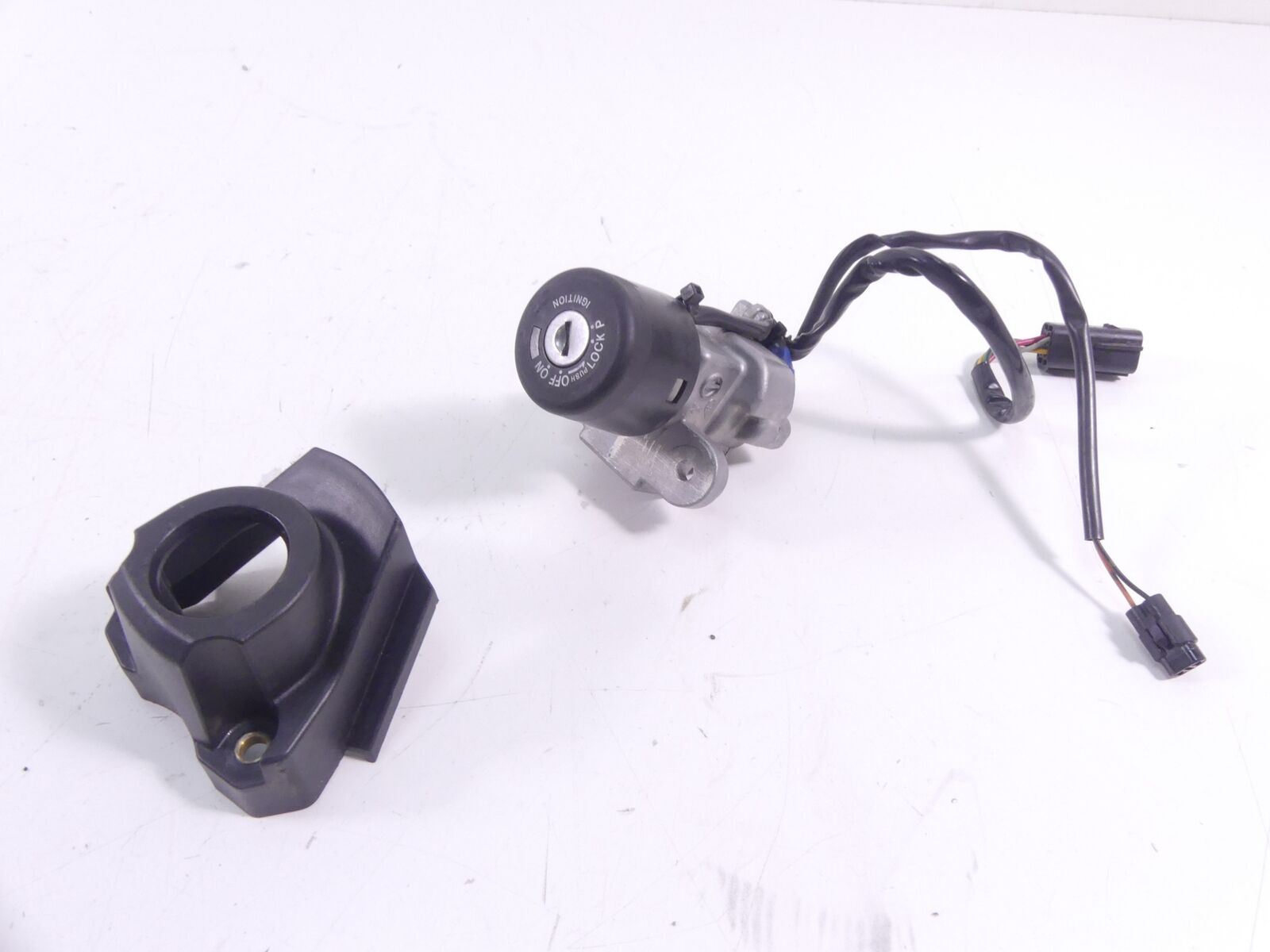 2016 Ducati Hypermotard 939SP Speedometer 11K Ignition Switch Key Set 40611222B {{ shop.shopifyCountryName }} - Mototech271