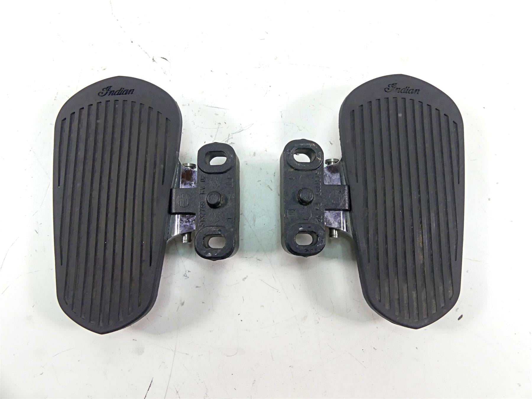 2019 Indian Chieftain Classic Rear Passenger Floor Board Floorboard Set 5137789 {{ shop.shopifyCountryName }} - Mototech271