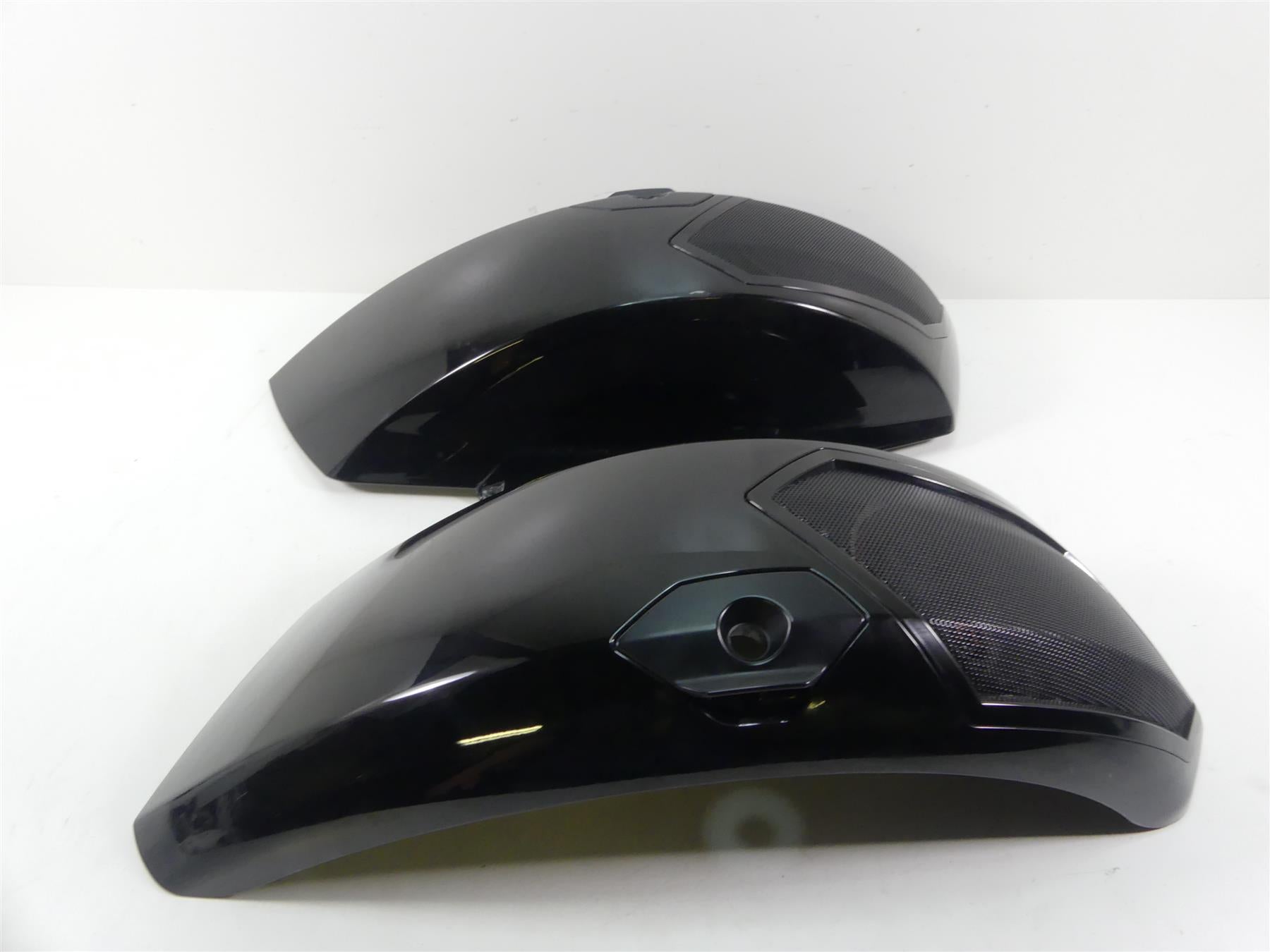 2015 Victory Cross Country 8 Ball L+R Saddle Bag Lid & DS18 Speaker 5438482 {{ shop.shopifyCountryName }} - Mototech271