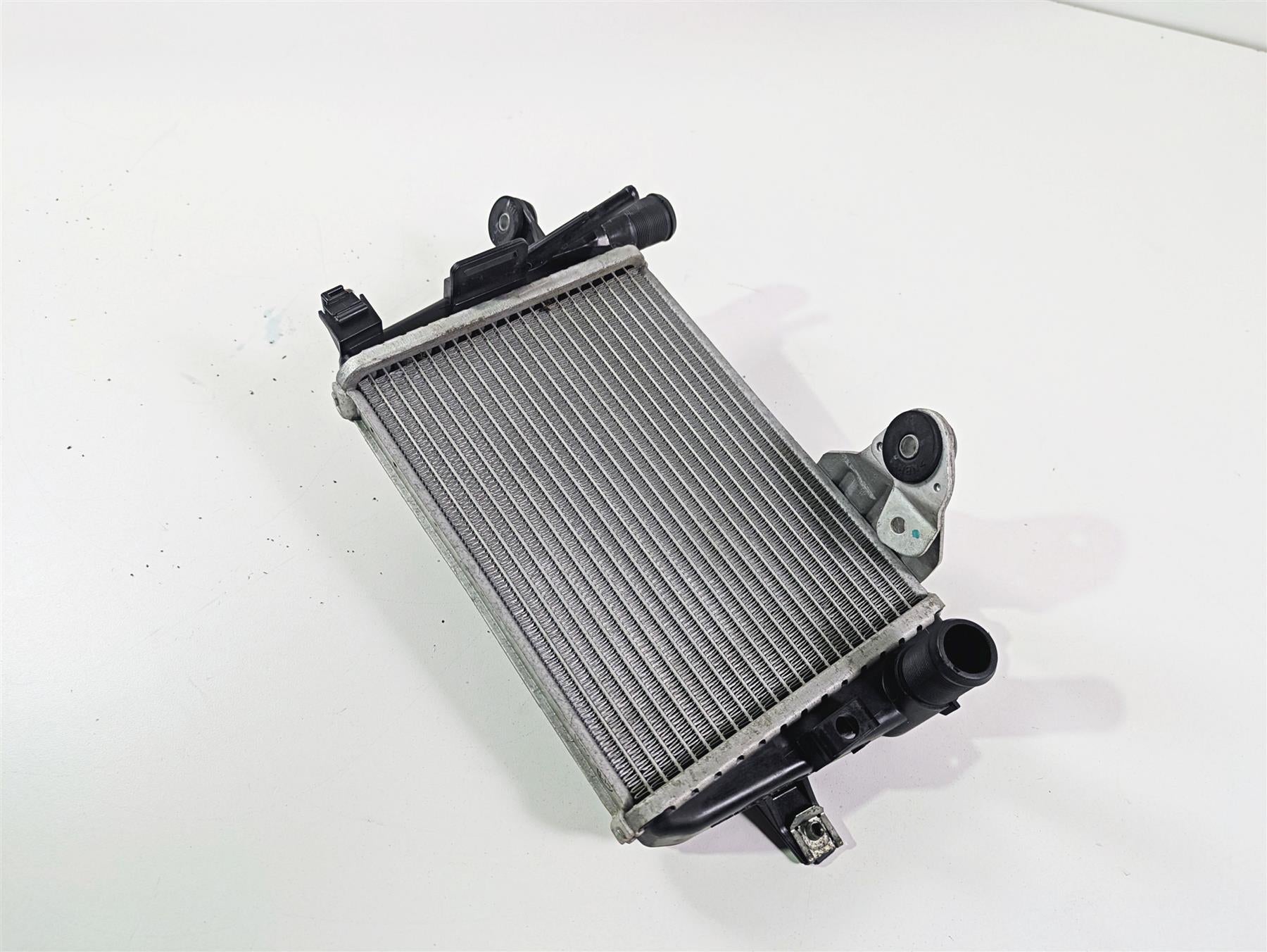 2016 BMW R1200RT K52 Left Radiator Cooler 17118546408 {{ shop.shopifyCountryName }} - Mototech271