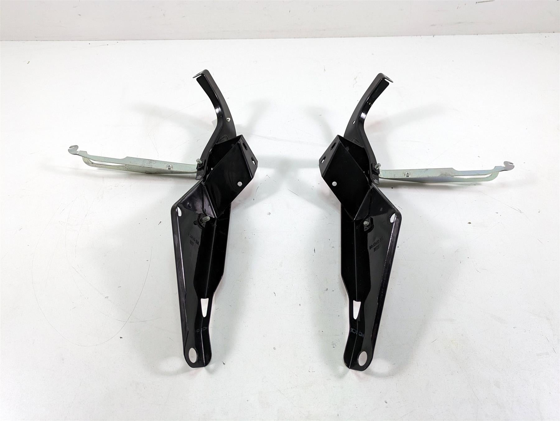 2006 Harley Touring FLHTCUI Electra Glide Front Fairing Mounts 58478-96 58479-96 {{ shop.shopifyCountryName }} - Mototech271
