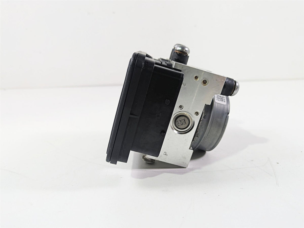 2016 BMW R1200RT K52 Abs Brake Pump Pressure Module 34519444398 {{ shop.shopifyCountryName }} - Mototech271