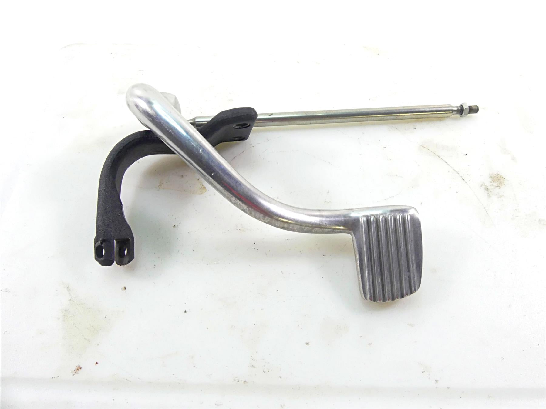 2017 Harley Dyna FXDB Street Bob Front Right Mid Peg Mount Brake Pedal 50666-07