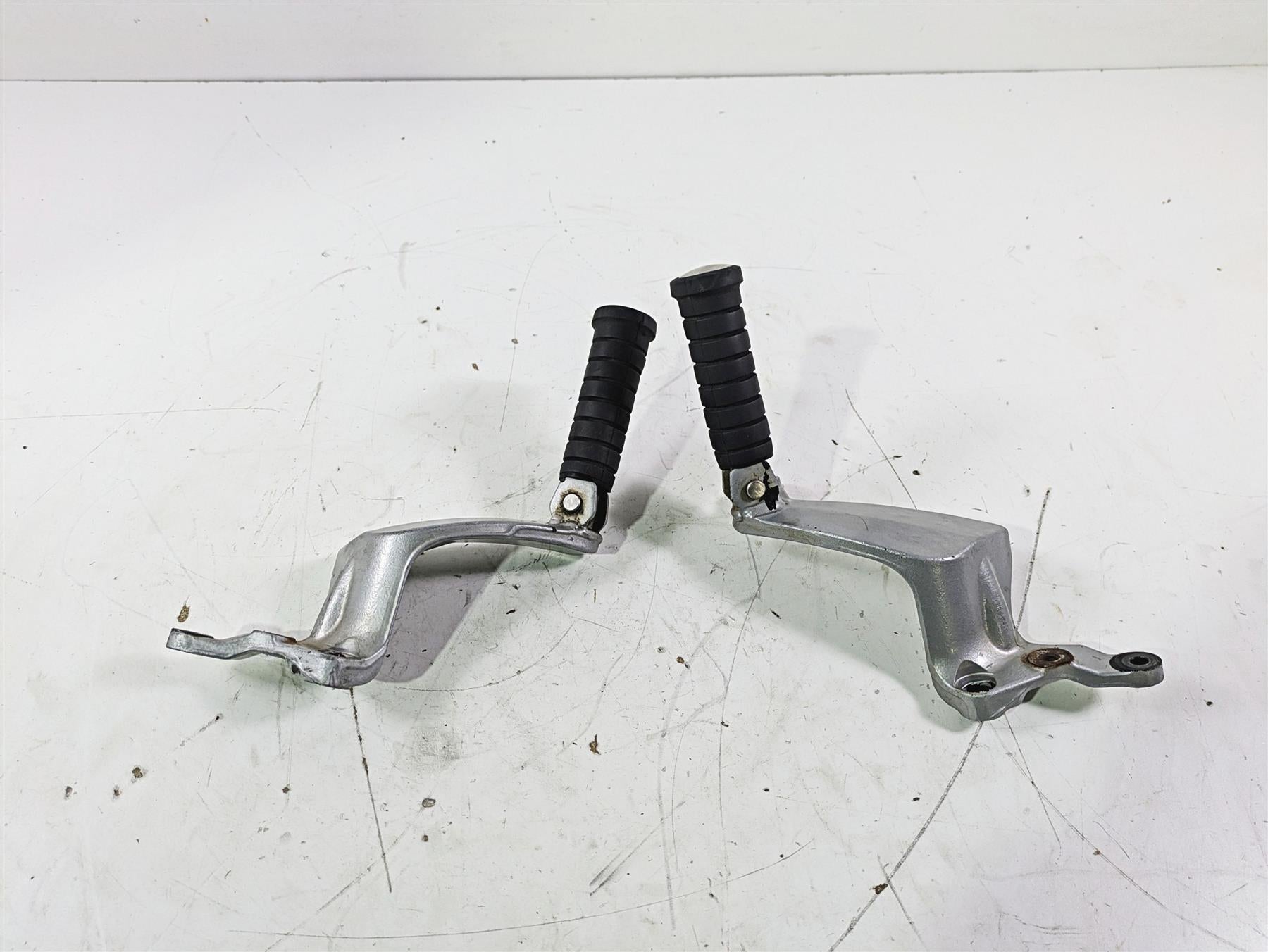 2004 Victory Kingpin Rear Passenger Pillion Footpeg Foot Peg Set 1014126 1014127 {{ shop.shopifyCountryName }} - Mototech271