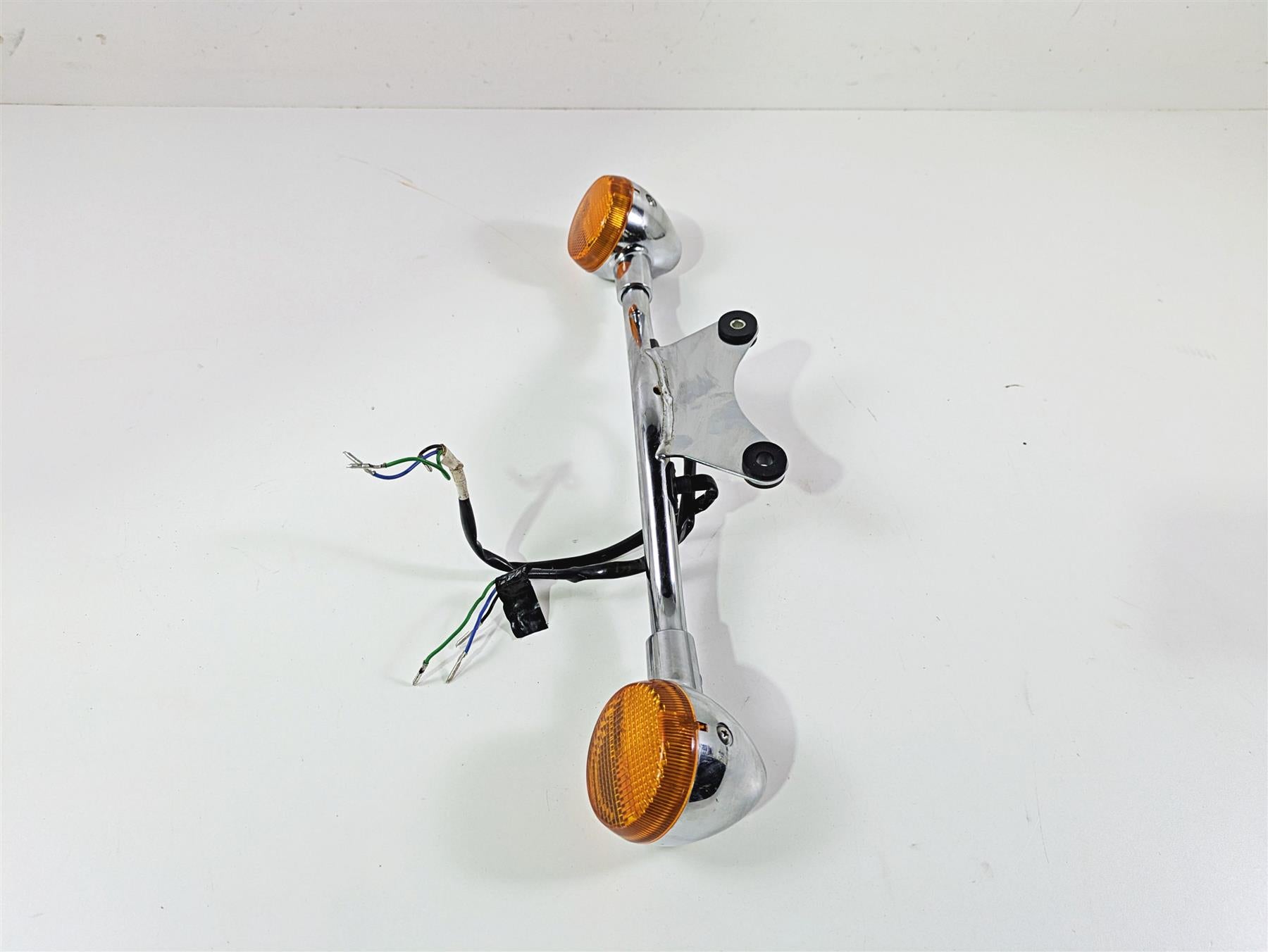 2008 Kawasaki VN1600 Vulcan Nomad Front Blinker & Mount Bracket Set 23051-0001 {{ shop.shopifyCountryName }} - Mototech271