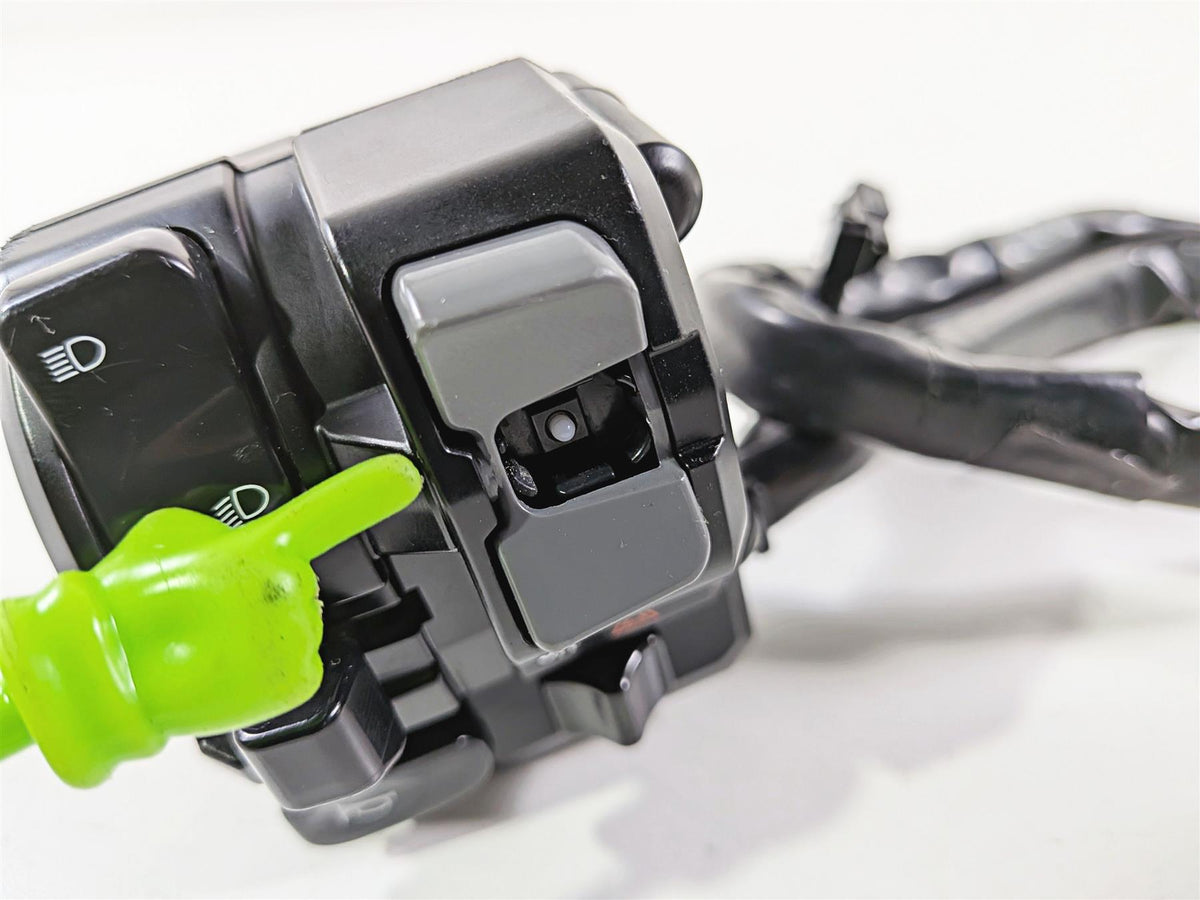 2024 Yamaha YZF R1 RN65 Left Hand Control Switch - Read B3L-83969-01-00 {{ shop.shopifyCountryName }} - Mototech271