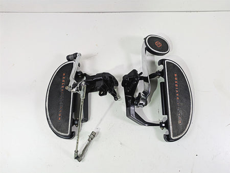 2014 Harley FLS Softail Slim Front Floorboard + Brake Pedal Shifter Set 42431-11 {{ shop.shopifyCountryName }} - Mototech271