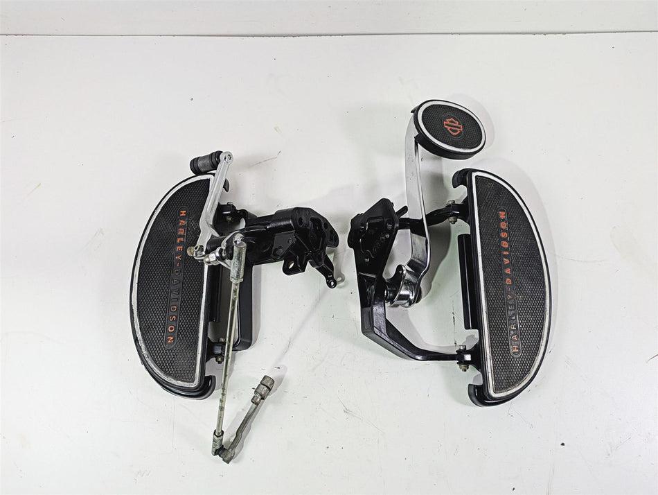 2014 Harley FLS Softail Slim Front Floorboard + Brake Pedal Shifter Set 42431-11 {{ shop.shopifyCountryName }} - Mototech271
