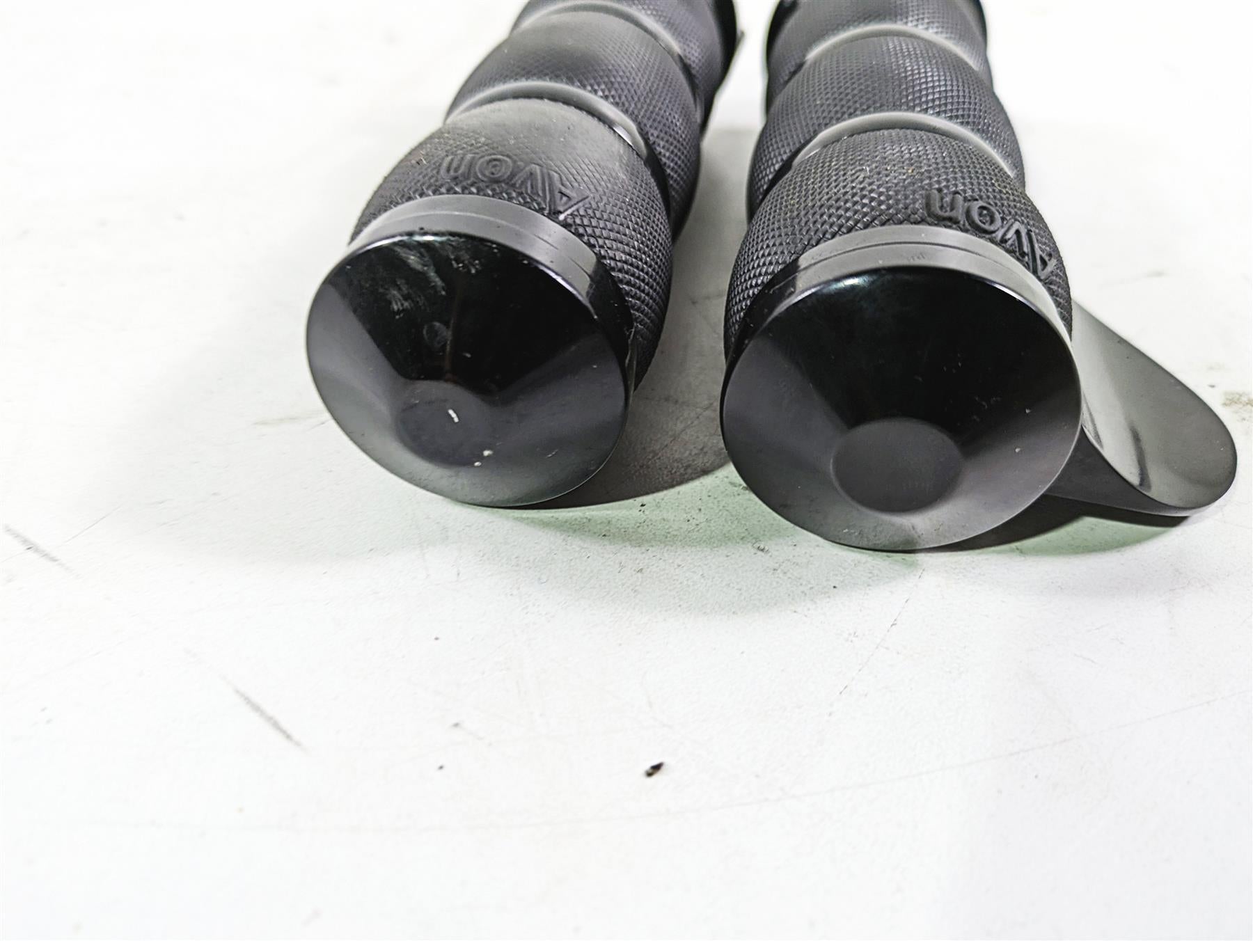 2017 Harley Touring FLTRXS Road Glide Avon Air Cushion Hand Grips AIR-90-AN-B-FL {{ shop.shopifyCountryName }} - Mototech271