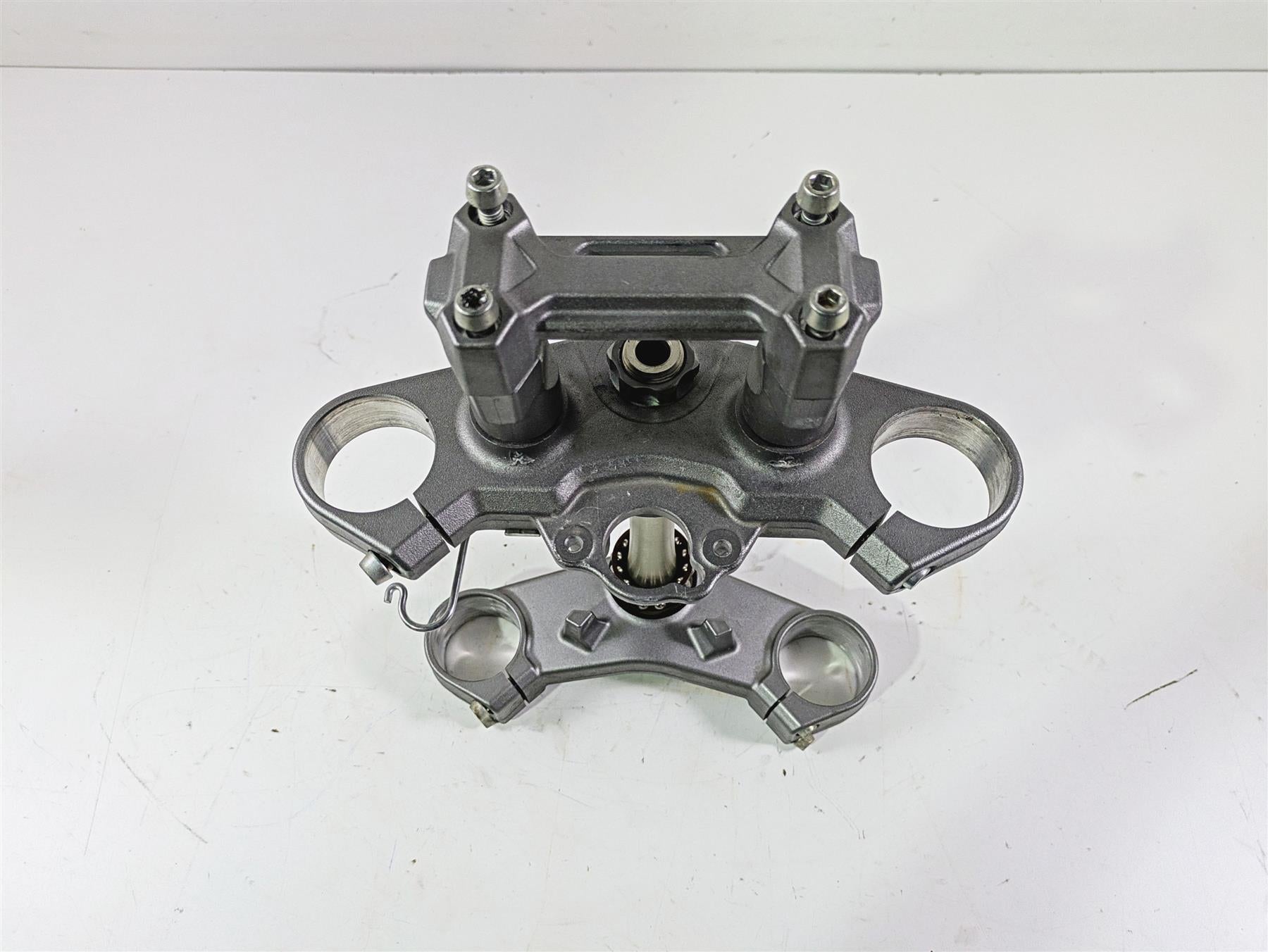 2020 Suzuki V-Strom 1050 XT Upper Lower Triple Tree Set - Read 51310-06L00-QSC {{ shop.shopifyCountryName }} - Mototech271