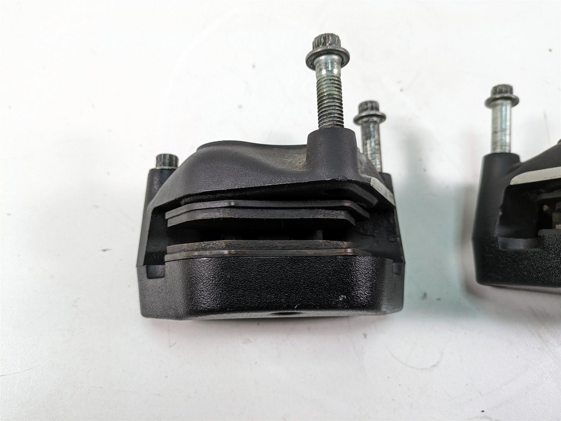 2000 Harley Dyna FXDL Low Rider Front Brake Caliper Set 44023-00C 44046-00D {{ shop.shopifyCountryName }} - Mototech271