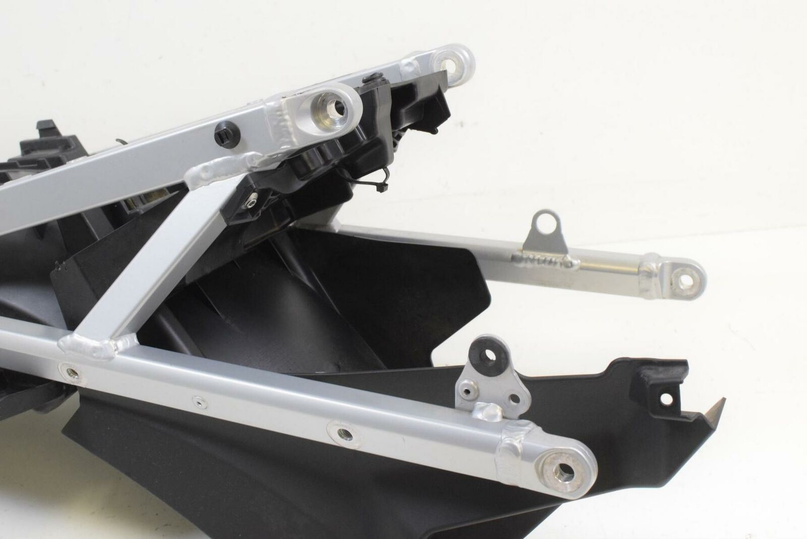 2016 BMW R1200RT R1200 RT RTW K52 Rear Subframe Sub Frame STRAIGHT 46518528588 {{ shop.shopifyCountryName }} - Mototech271