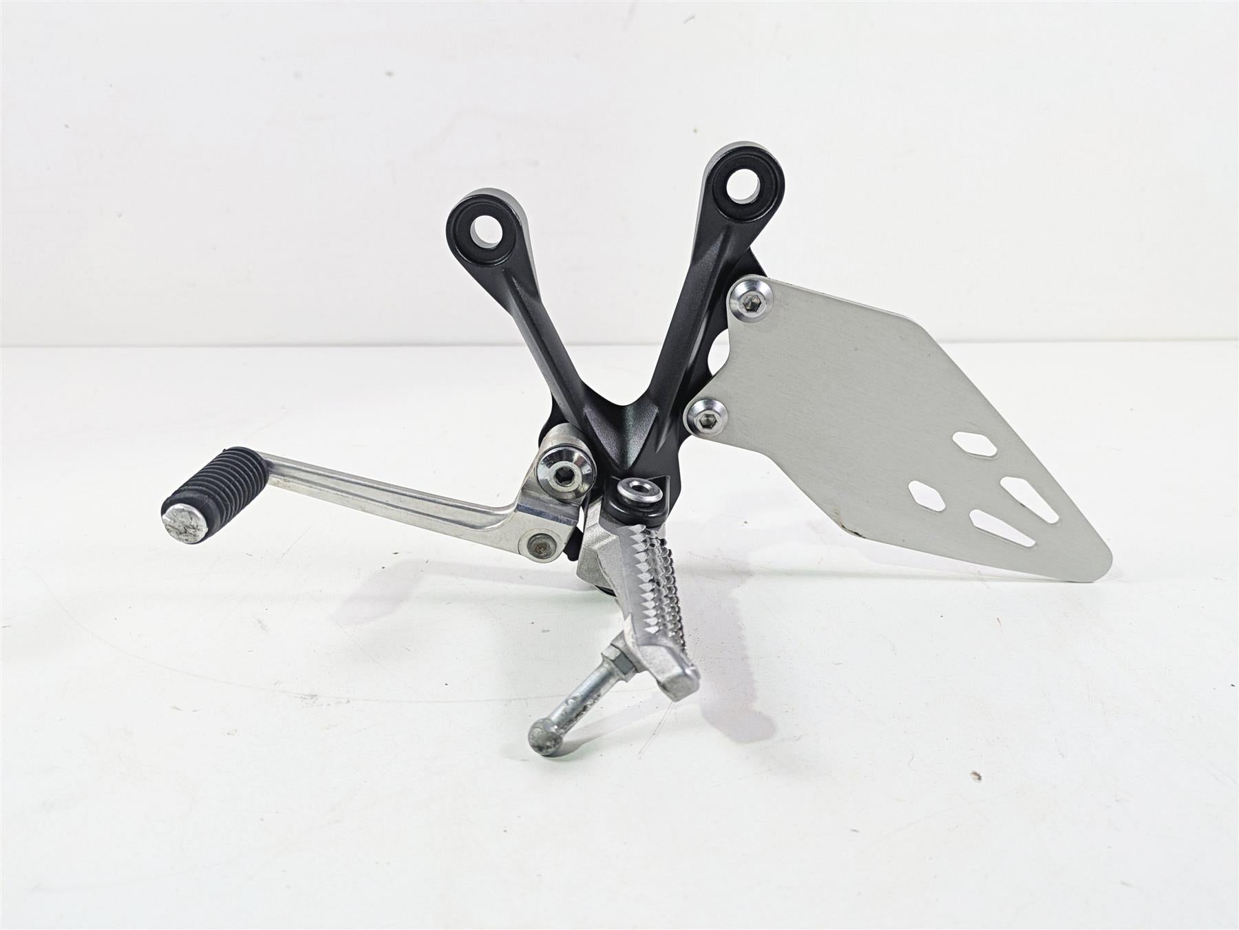 2024 Kawasaki ZX6R ZX636 Ninja Left Footpeg Foot Peg Shifter Set 35063-0160-18R {{ shop.shopifyCountryName }} - Mototech271