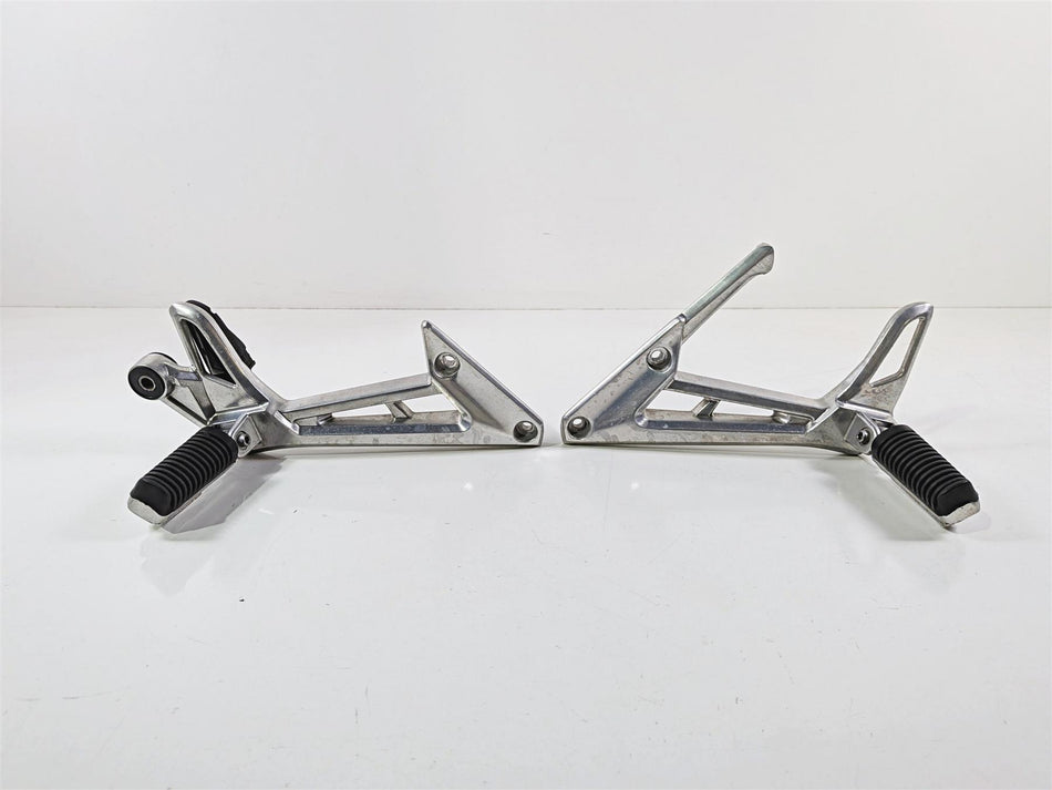 2002 Yamaha FZ1 FZS10 Fazer Rear Passenger Foot Peg Set 5LV-27430-01-00