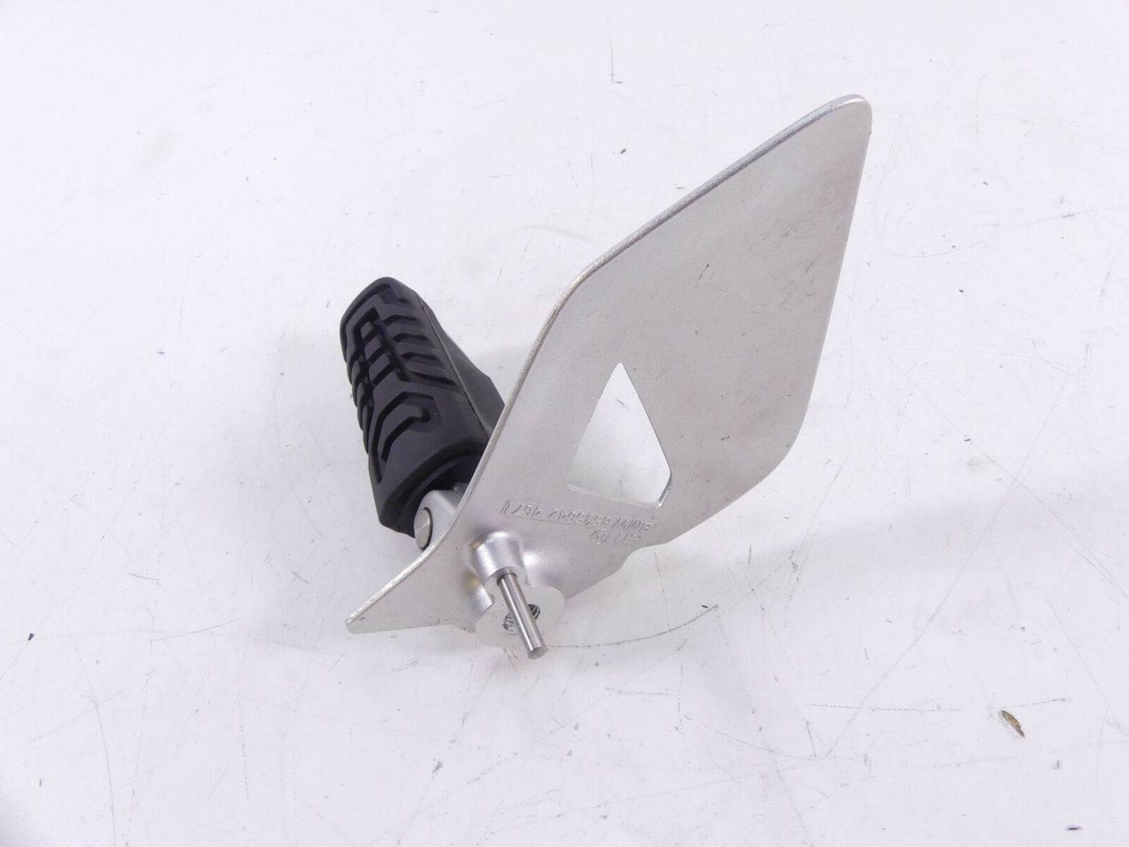 2014 BMW R1200 RT RTW K52 Right Front Rider Footpeg 46718535642 / 46718560382 {{ shop.shopifyCountryName }} - Mototech271