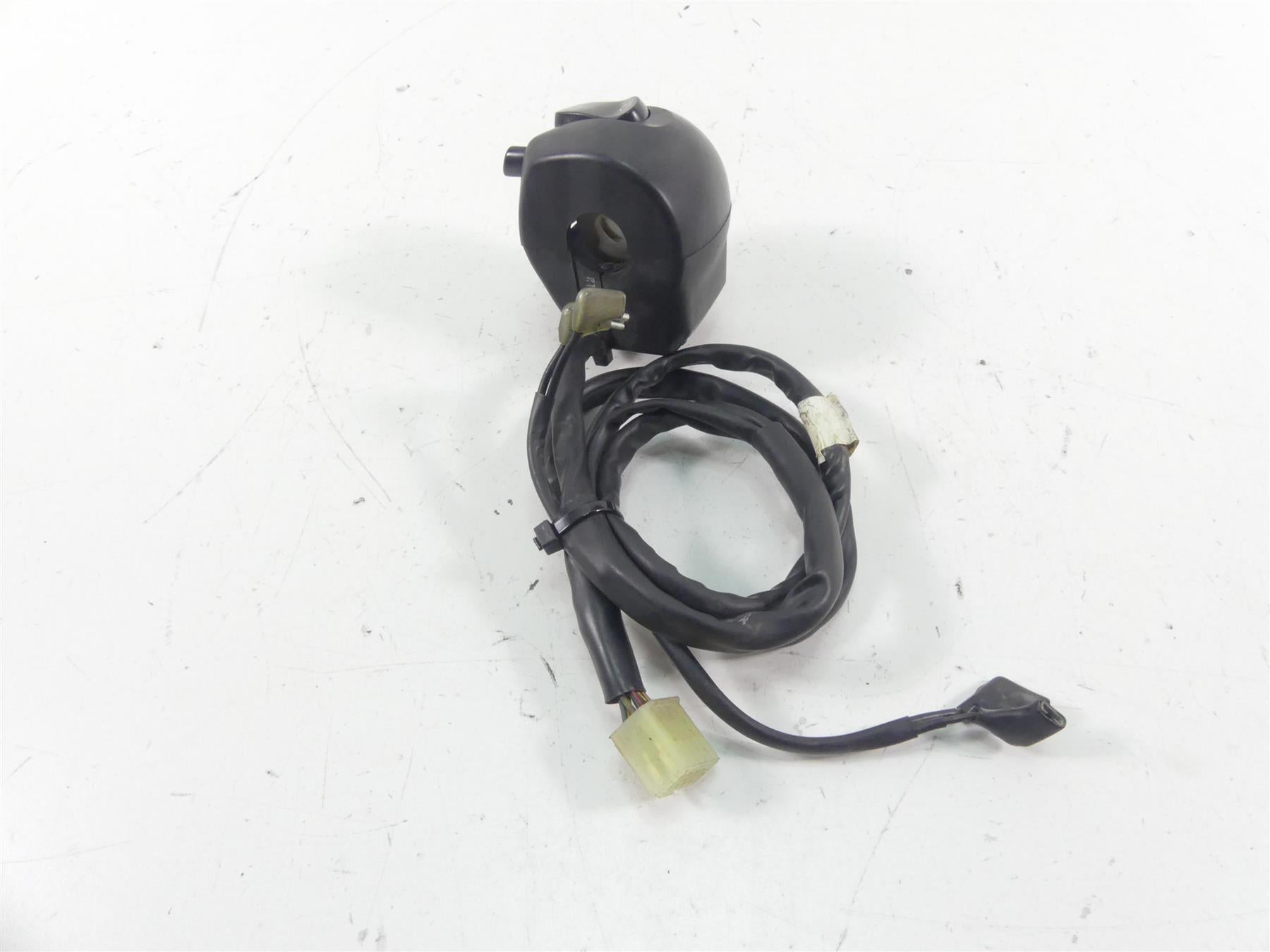 2008 Yamaha FZ1 Fazer Left Hand Blinker Light Control Switch 3C3-83972-00-00 {{ shop.shopifyCountryName }} - Mototech271