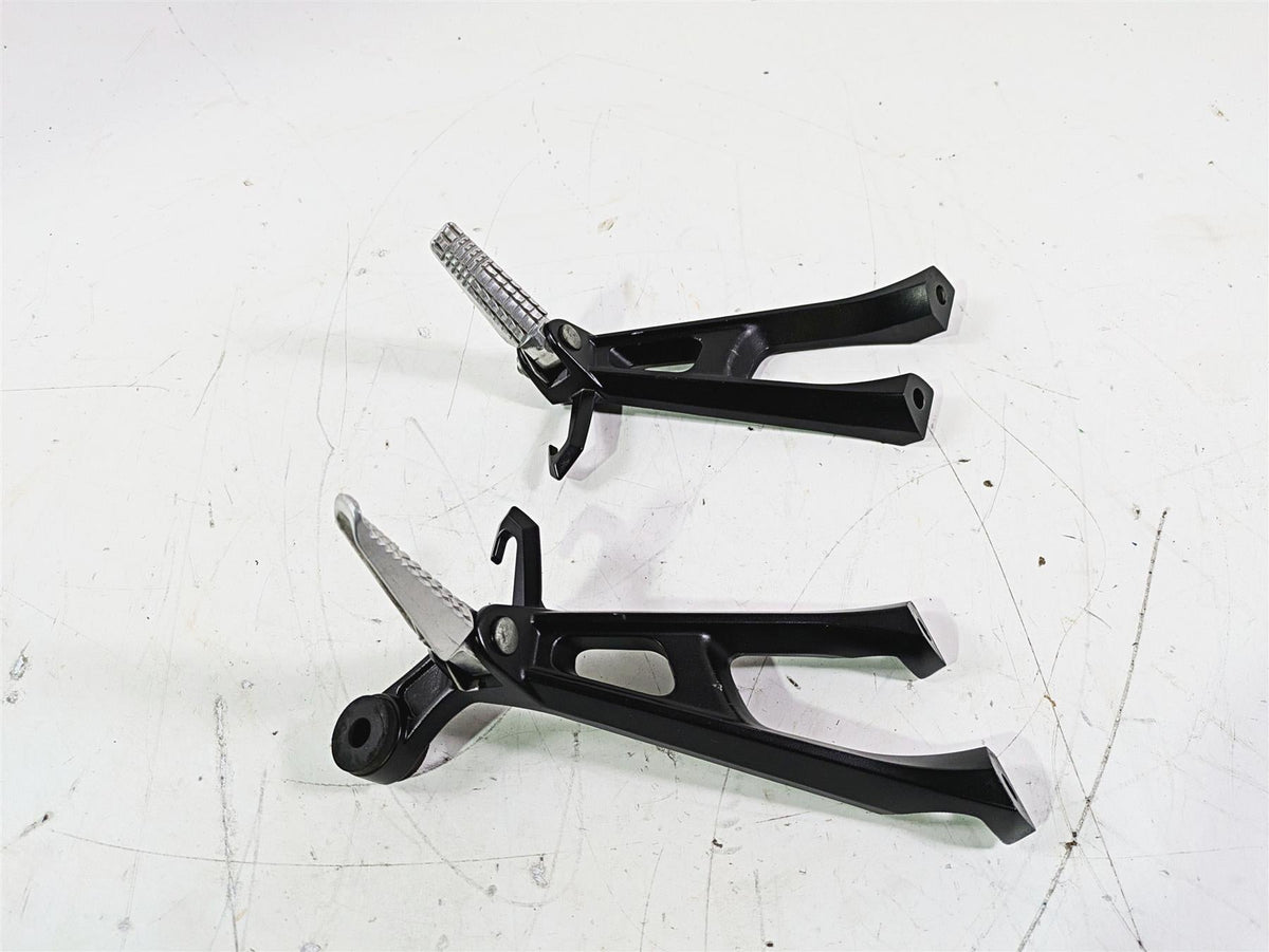 2016 Suzuki GSXR1000 Rear Passenger Foot Peg Set 43600-47H40 43611-37H10 {{ shop.shopifyCountryName }} - Mototech271