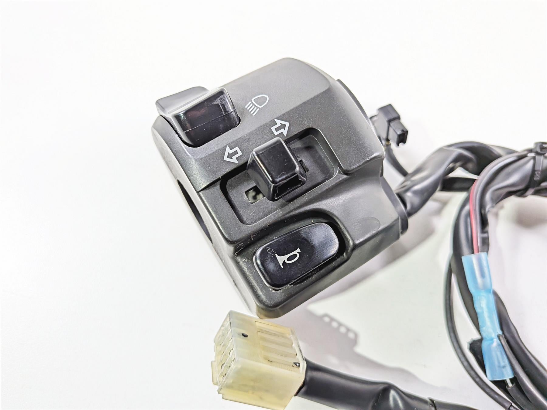 2008 Yamaha YZF R1 RN19 Left Hand Control Switch Light Blinker 4C8-83973-00-00 {{ shop.shopifyCountryName }} - Mototech271