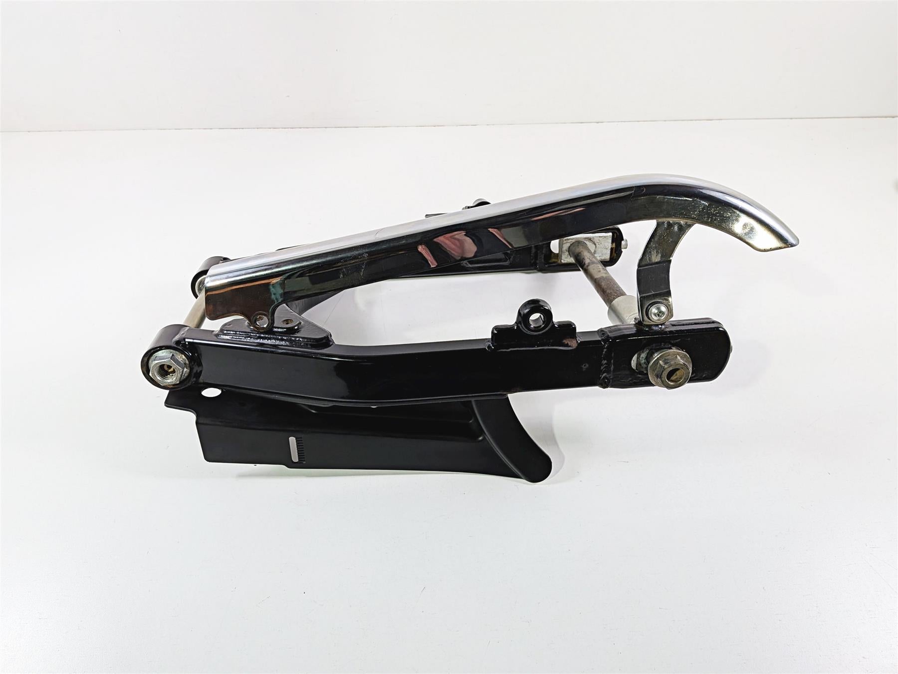 2011 Harley FXDF Dyna Fat Bob Rear Swingarm & Belt Guards 47820-10 {{ shop.shopifyCountryName }} - Mototech271