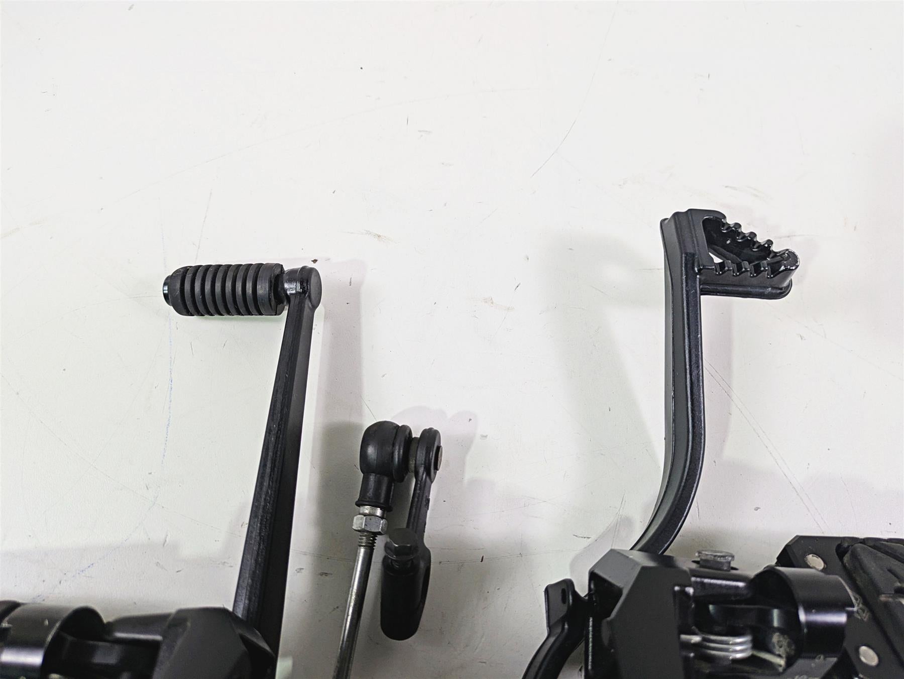 2020 Suzuki V-Strom 1050 XT Front Footpeg Brake Shift Lever Set 43521-06G01-YAP {{ shop.shopifyCountryName }} - Mototech271