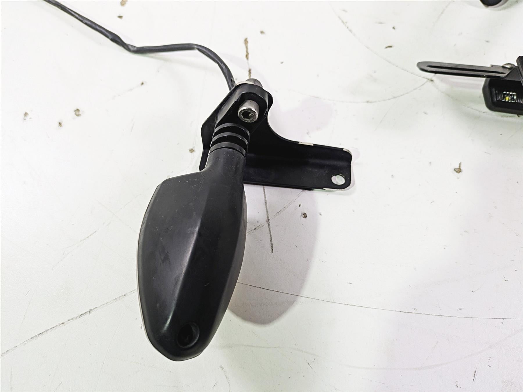 2019 Triumph Speed Triple RS 1050 Short License Plate Holder Blinker Set {{ shop.shopifyCountryName }} - Mototech271