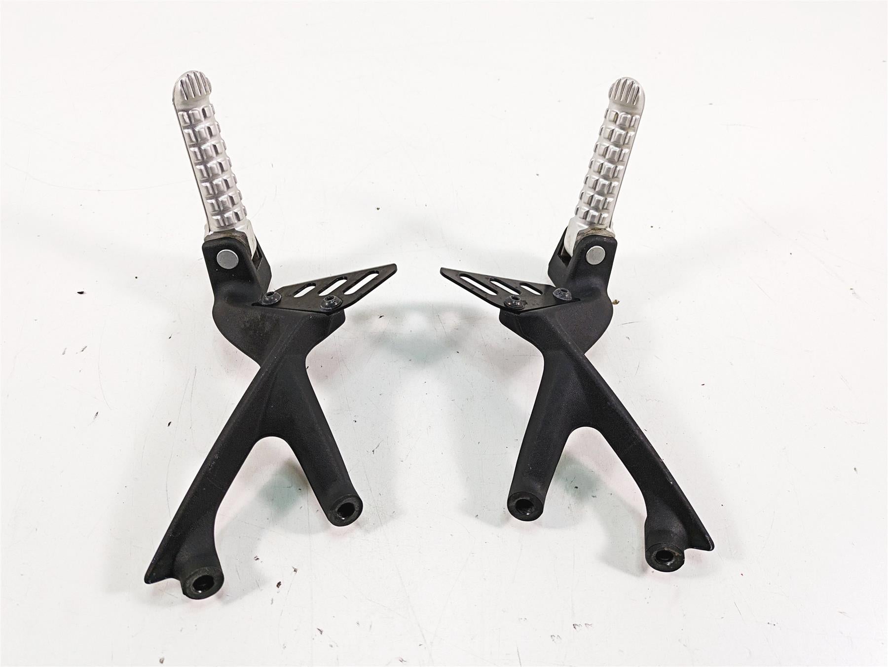 2020 Aprilia Tuono V4 Factory Passenger Footpeg Foot Peg Set 2B005866 2B005867 {{ shop.shopifyCountryName }} - Mototech271