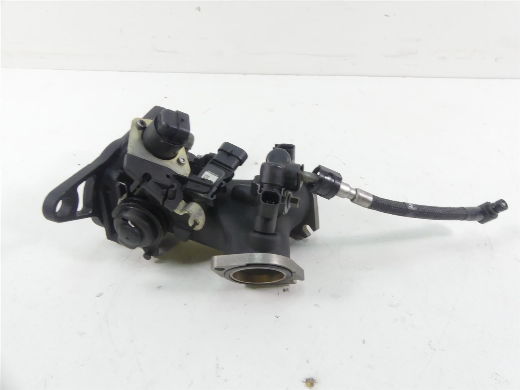 2015 Harley FLS Softail Slim Throttle Body Fuel Injectors 27708-06 27708-10