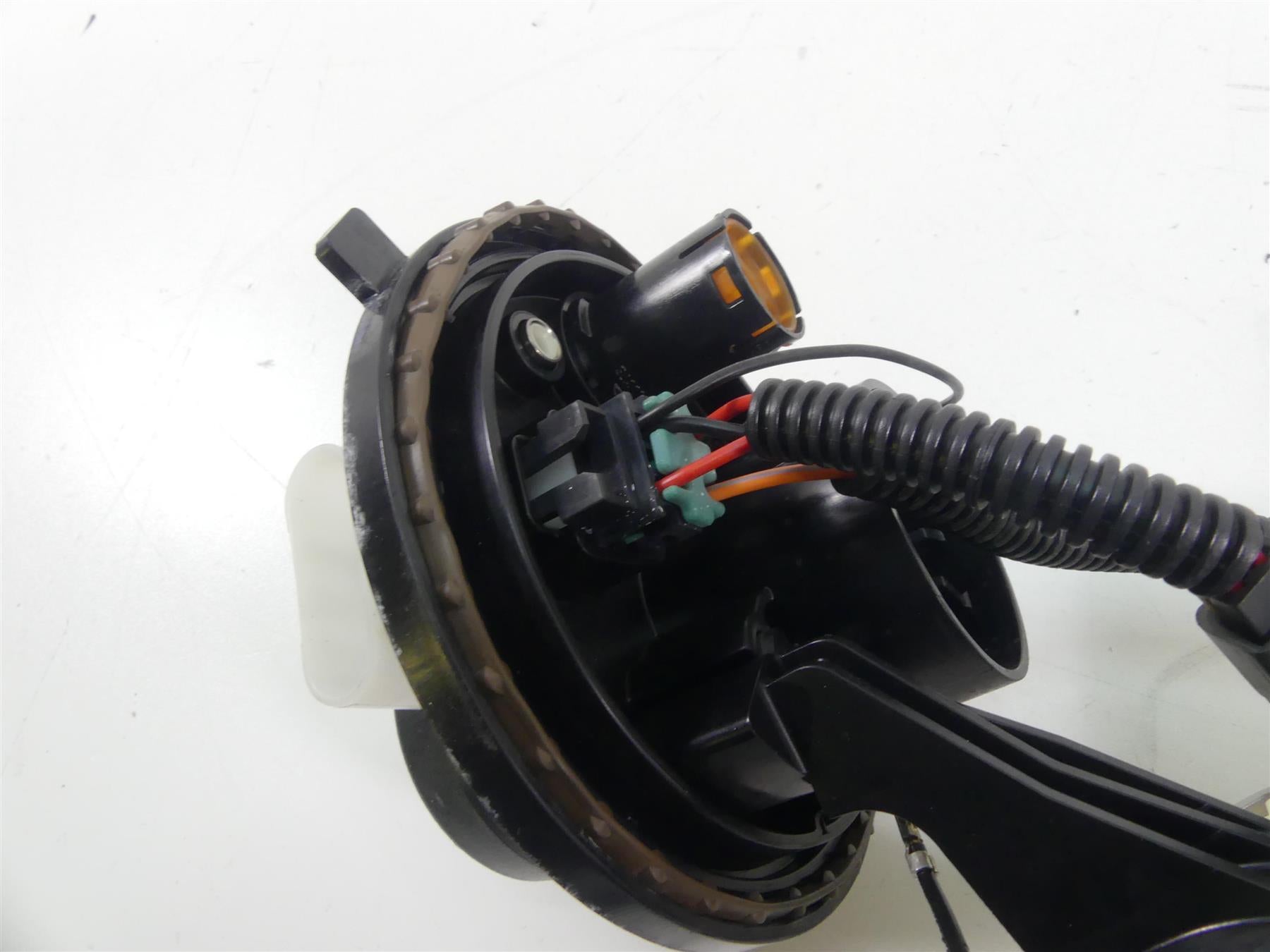 2009 Harley FLHTCU SE4 CVO E-Glide Fuel Gas Petrol Pump - Tested 75069-08A {{ shop.shopifyCountryName }} - Mototech271
