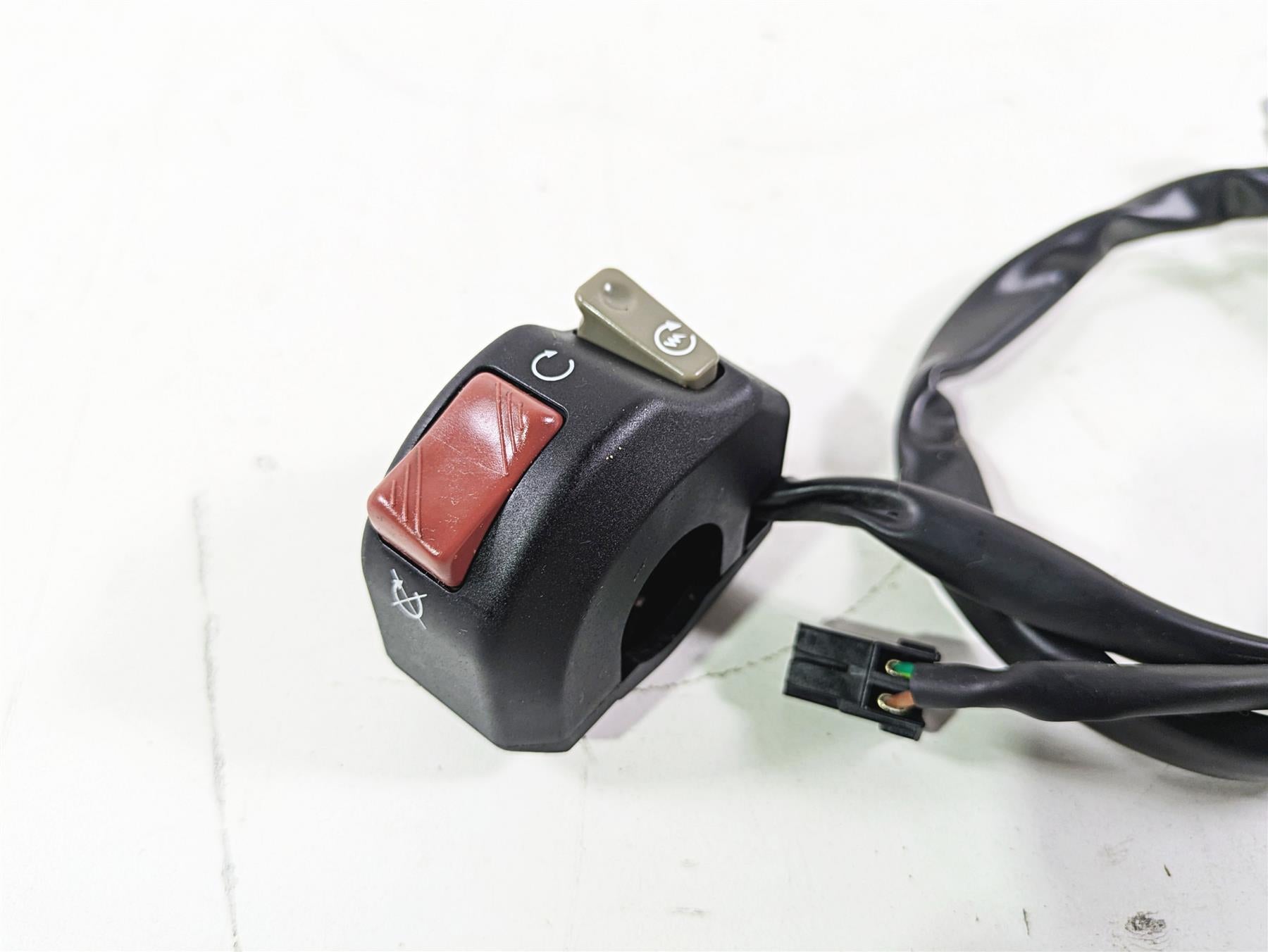 2024 Kawasaki ZX6R ZX636 Ninja Right Hand Control Switch 46091-0625 {{ shop.shopifyCountryName }} - Mototech271
