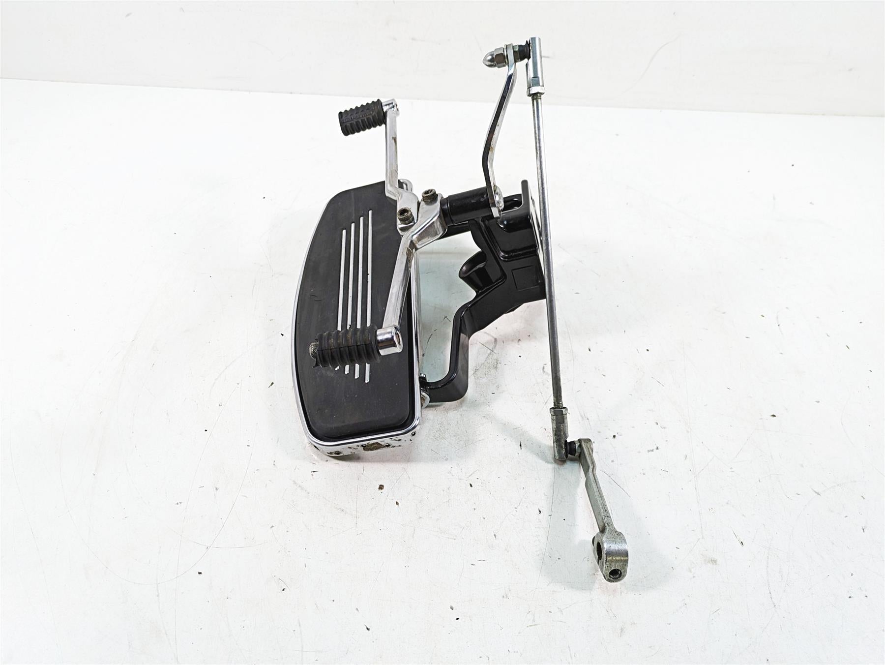 2006 Harley FLSTI Softail Heritage Front Left Floor Board Shifter -Read 33630-00 {{ shop.shopifyCountryName }} - Mototech271