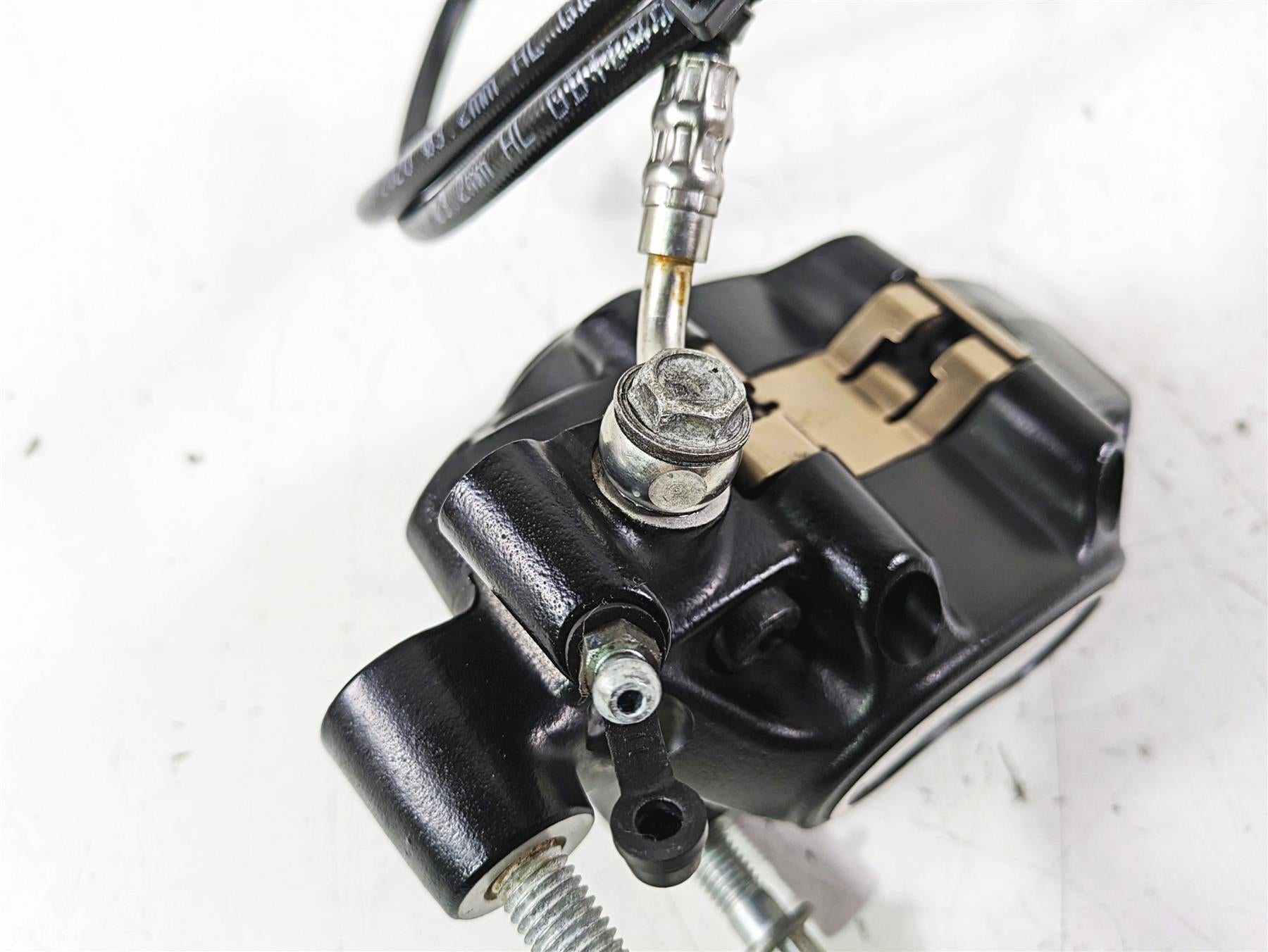 2021 Harley Softail FLSL Slim Front Brake Caliper & Line 41300095 {{ shop.shopifyCountryName }} - Mototech271