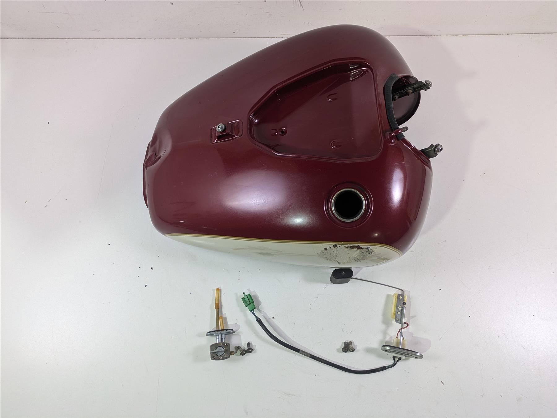 1999 Yamaha XV1600 Road Star Fuel Gas Tank + Petcock & Sender -Dent 4WM-Y2410-31