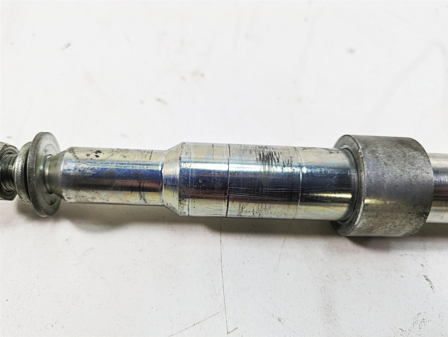 2006 Harley Touring FLHTCUI Electra Glide Front Wheel Spindle Axle 43364-00 {{ shop.shopifyCountryName }} - Mototech271