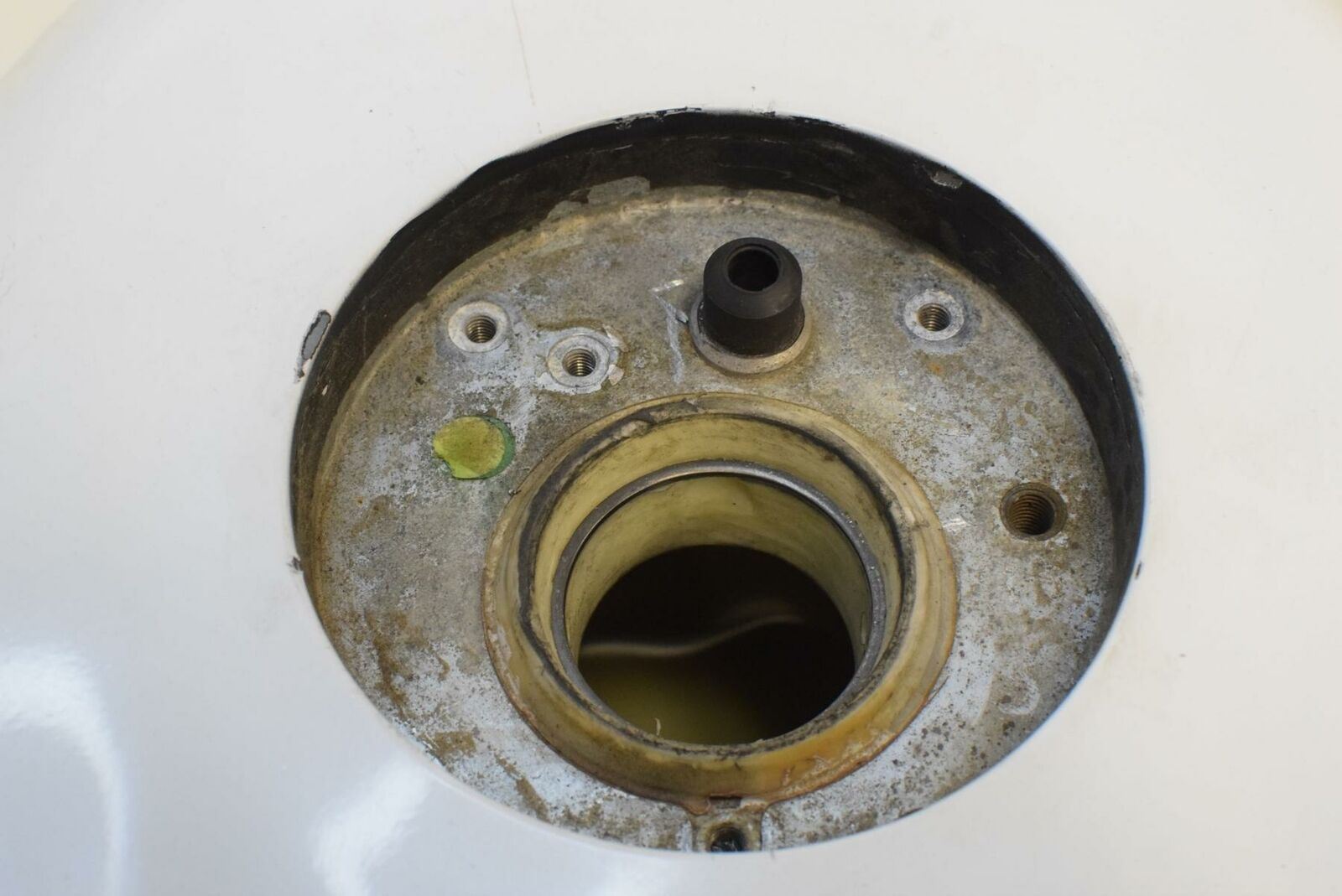 2010 Ducati 848 White Fuel Gas Petrol Tank 58611602 {{ shop.shopifyCountryName }} - Mototech271