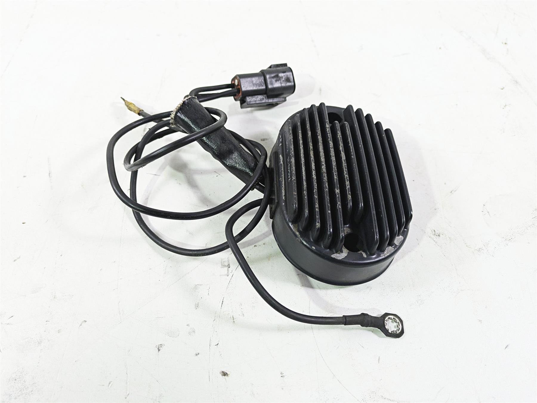 2004 Harley FLSTCI Softail Heritage Rectifier Voltage Regulator 74540-01 {{ shop.shopifyCountryName }} - Mototech271