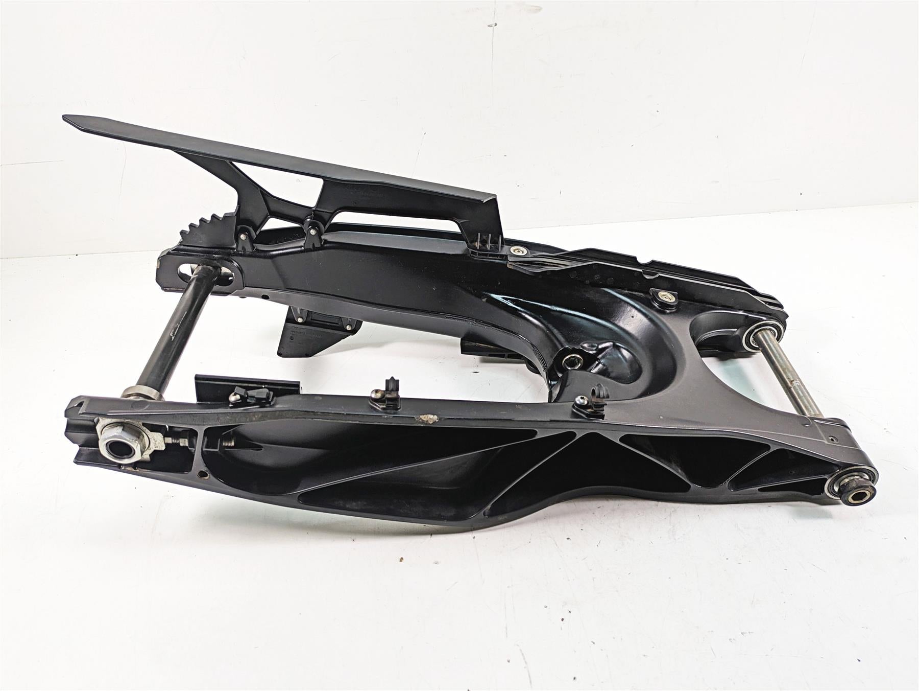 2020 KTM 1290 Super Adventure R Swingarm & Axle & Pivot Bolt 6040403004433 {{ shop.shopifyCountryName }} - Mototech271