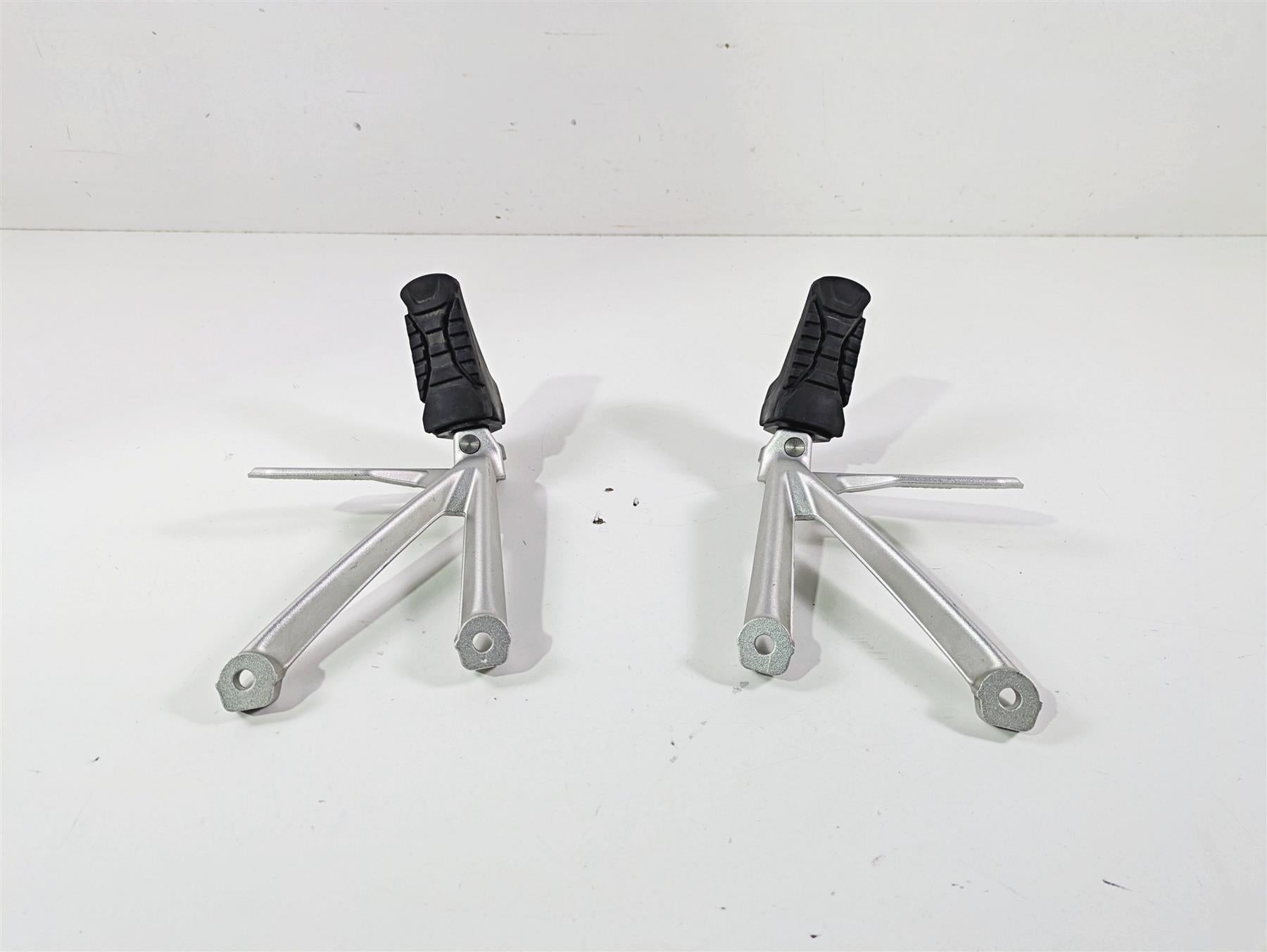 2015 BMW R1200 GS Adv K51 Rear Passenger Footpeg Set 46718526741 46718526742 {{ shop.shopifyCountryName }} - Mototech271