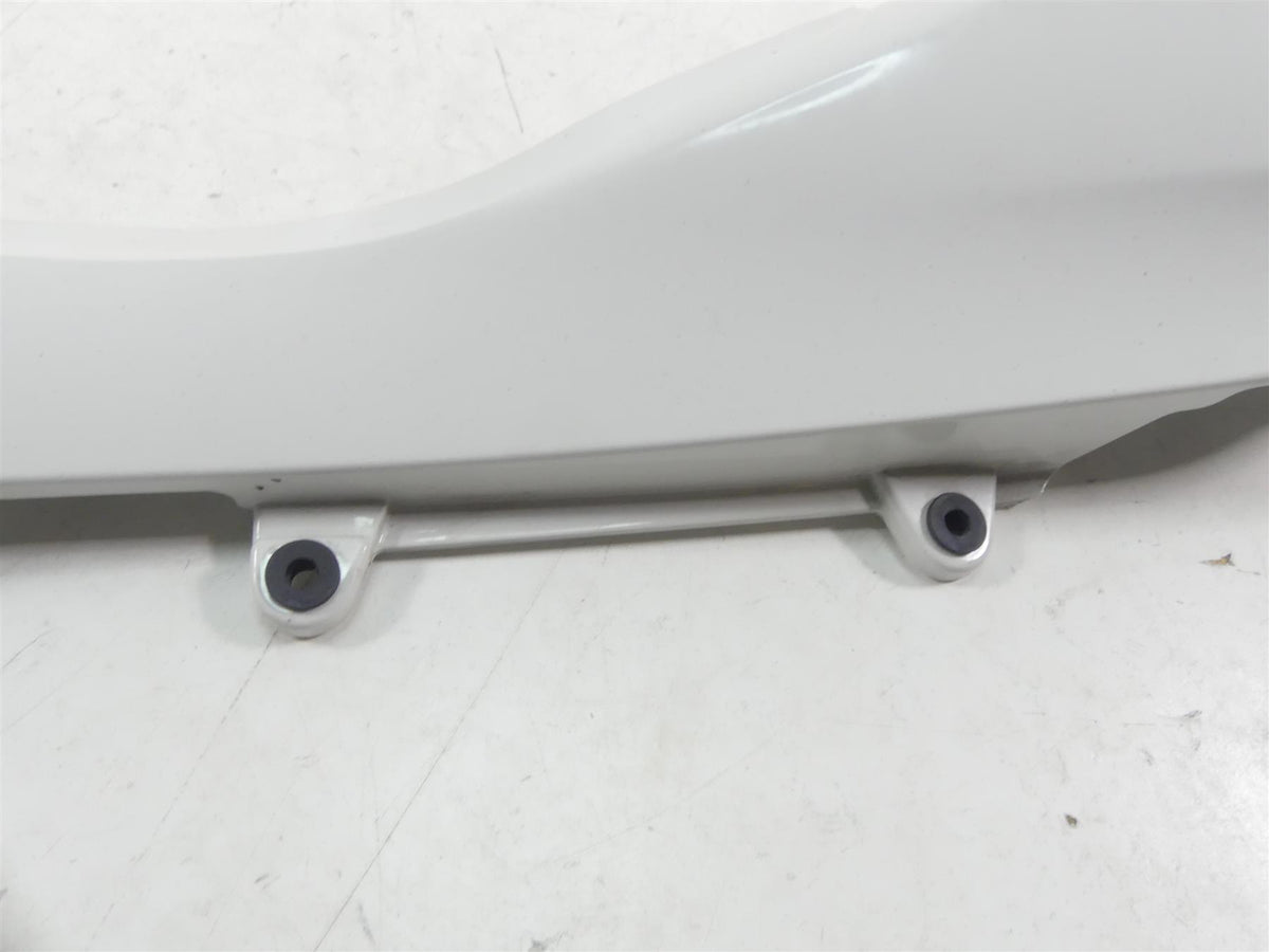 2017 BMW R1200RT K52 Left Tail Side Fairing Cover Alpinweiss 46638533567 {{ shop.shopifyCountryName }} - Mototech271