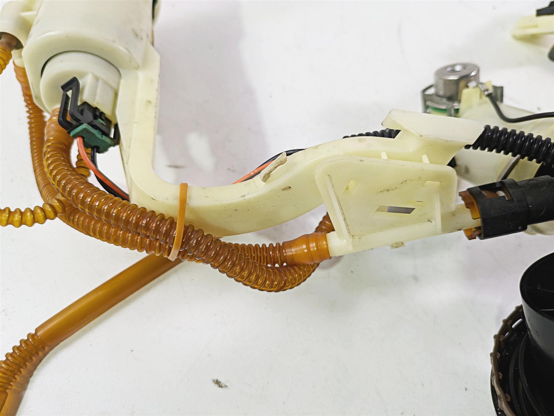 2011 Harley Touring FLHTCUSE CVO E-Glide Fuel Gas Petrol Pump 62908-08 75069-08 {{ shop.shopifyCountryName }} - Mototech271