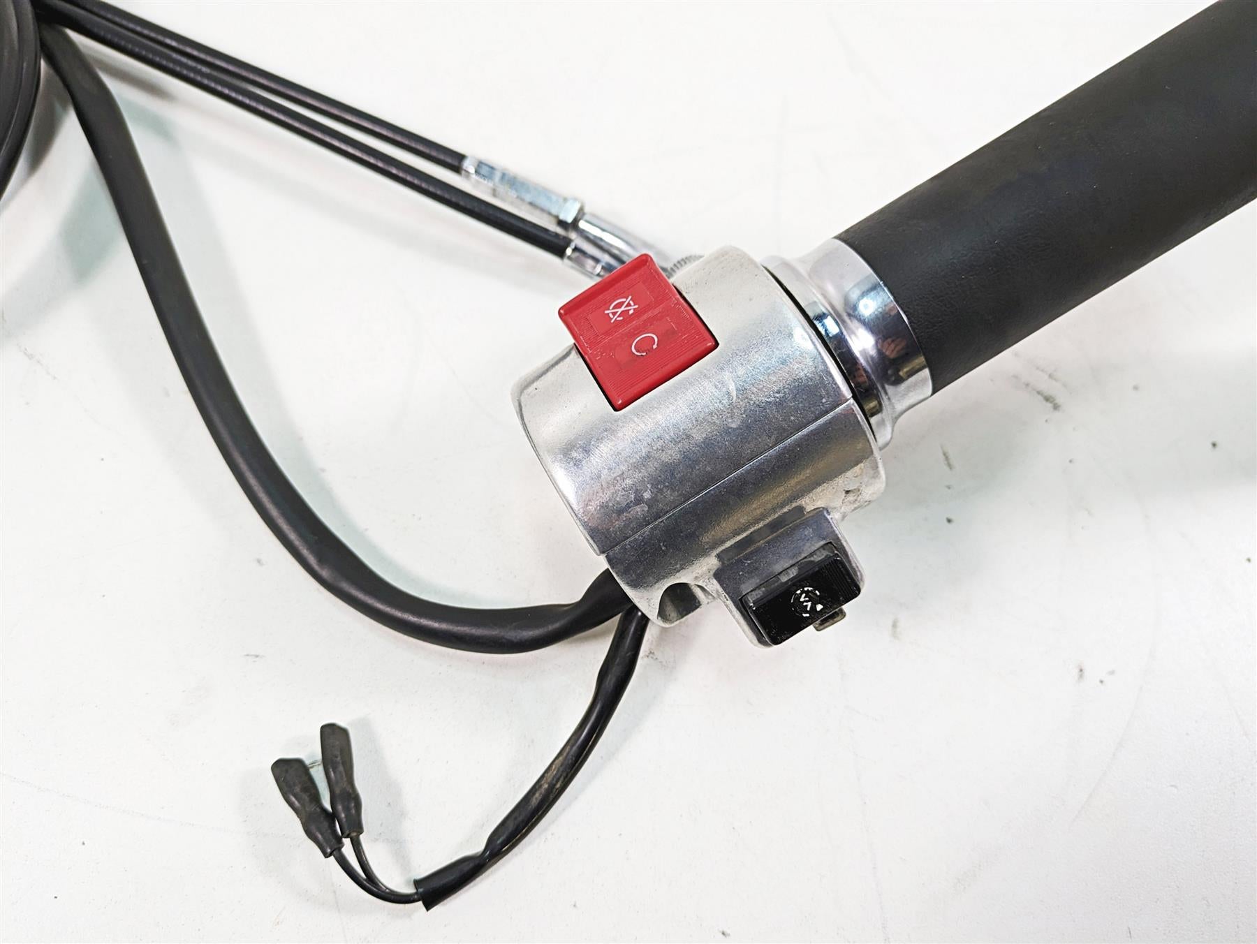2006 Honda VT1100 C2 Shadow Right Hand Control Switch & Throttle 35013-MAH-A02 {{ shop.shopifyCountryName }} - Mototech271