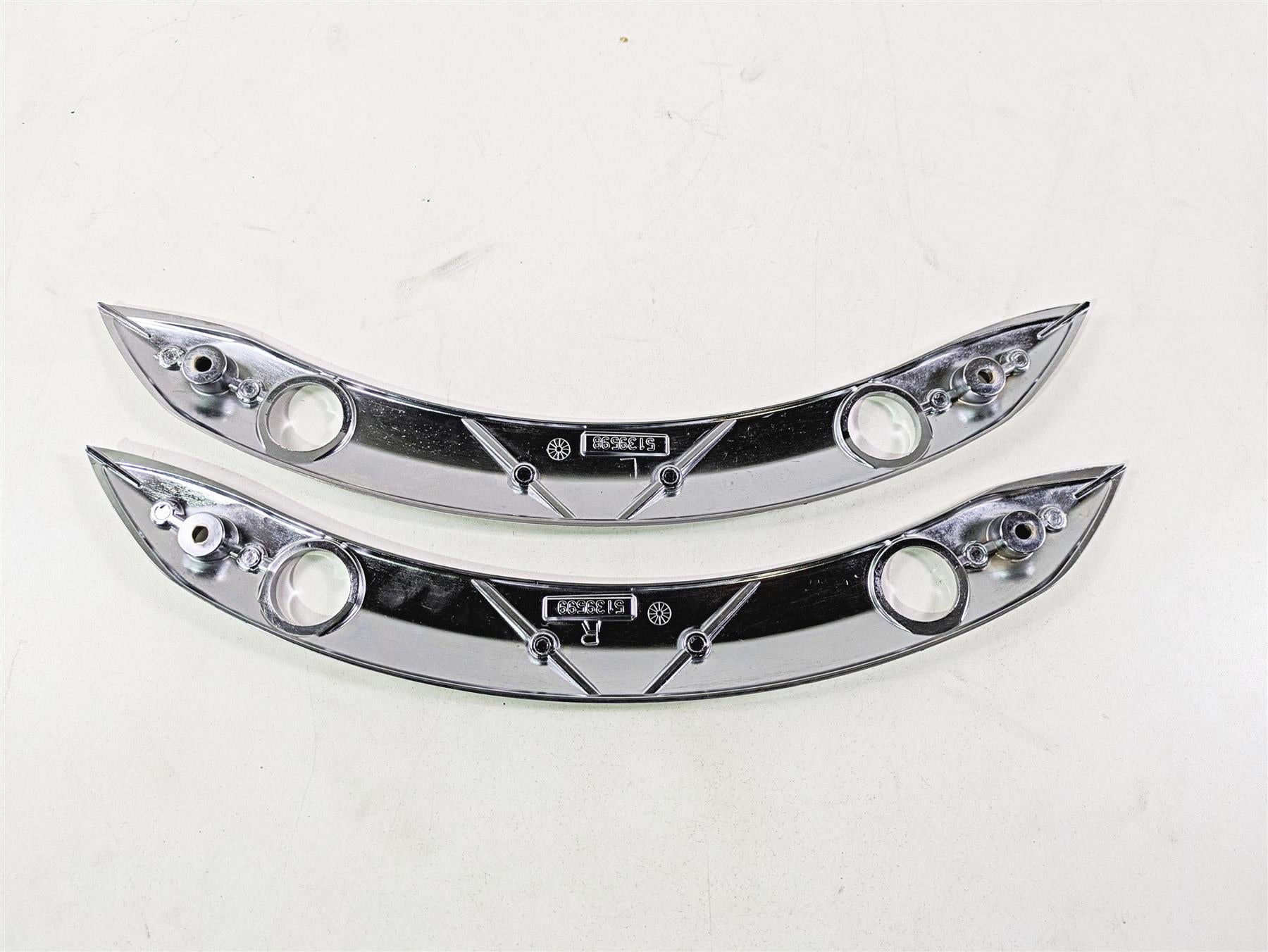 2017 Indian Chieftain Limited Rear Chrome Fender Struts Covers 5139599 5139598 {{ shop.shopifyCountryName }} - Mototech271