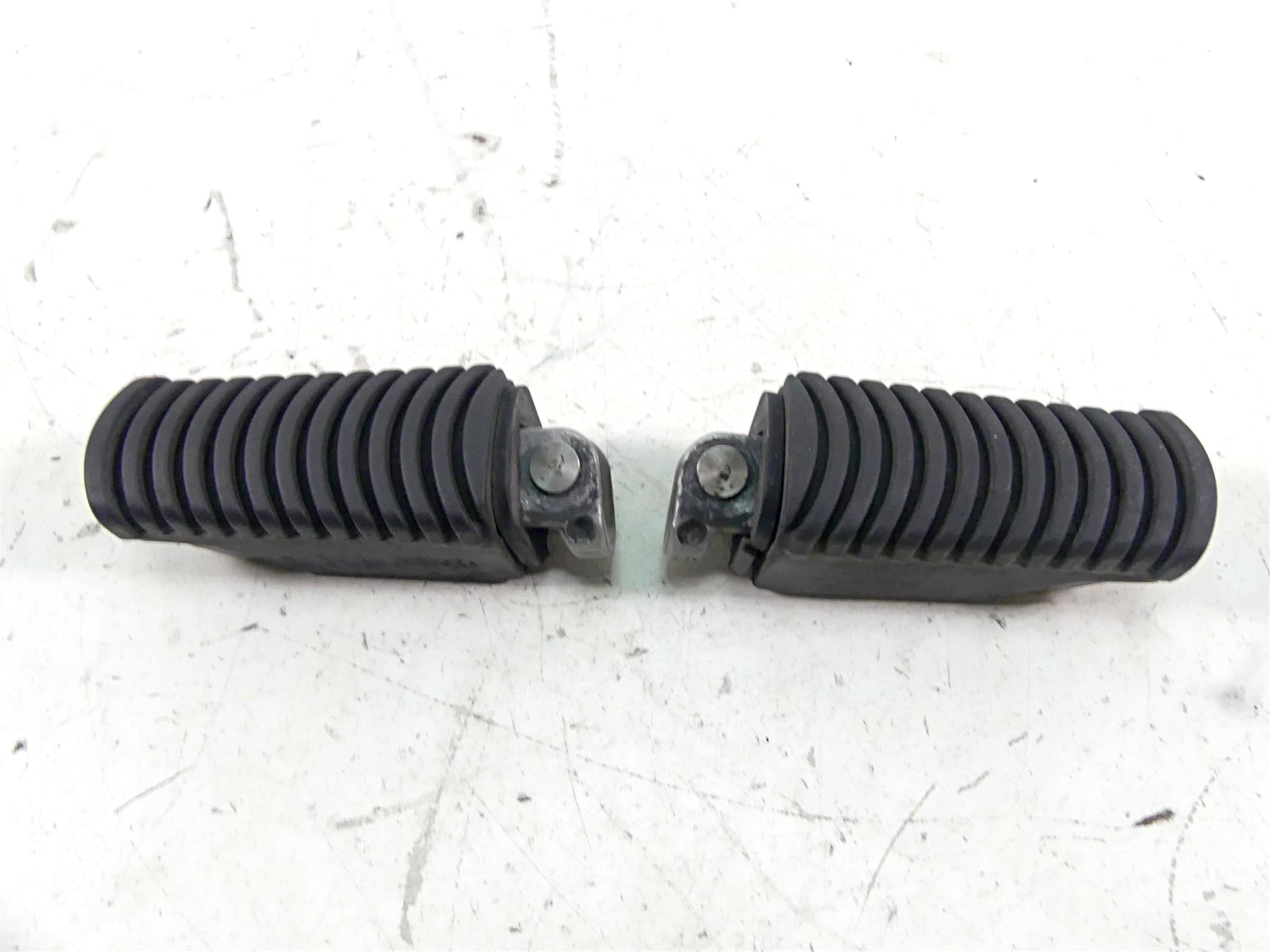 2009 BMW R1200 GS K25 Rear Footpeg Foot Rest Set 46712310403 46712310404 {{ shop.shopifyCountryName }} - Mototech271