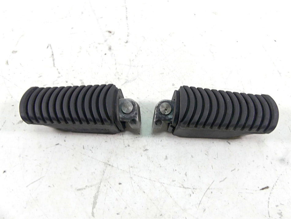 2009 BMW R1200 GS K25 Rear Footpeg Foot Rest Set 46712310403 46712310404 {{ shop.shopifyCountryName }} - Mototech271