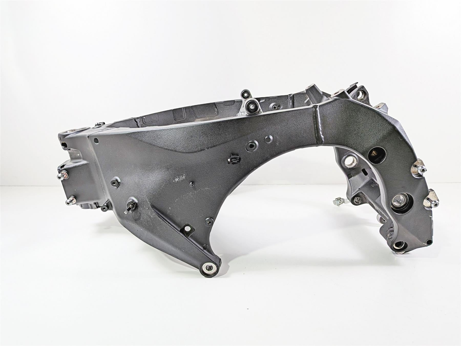 2016 Yamaha YZF R1 RN32 Main Frame Chassis - Damage - With Wisconsin Clear Title With Salvage History 2CR-21110-00-00 {{ shop.shopifyCountryName }} - Mototech271