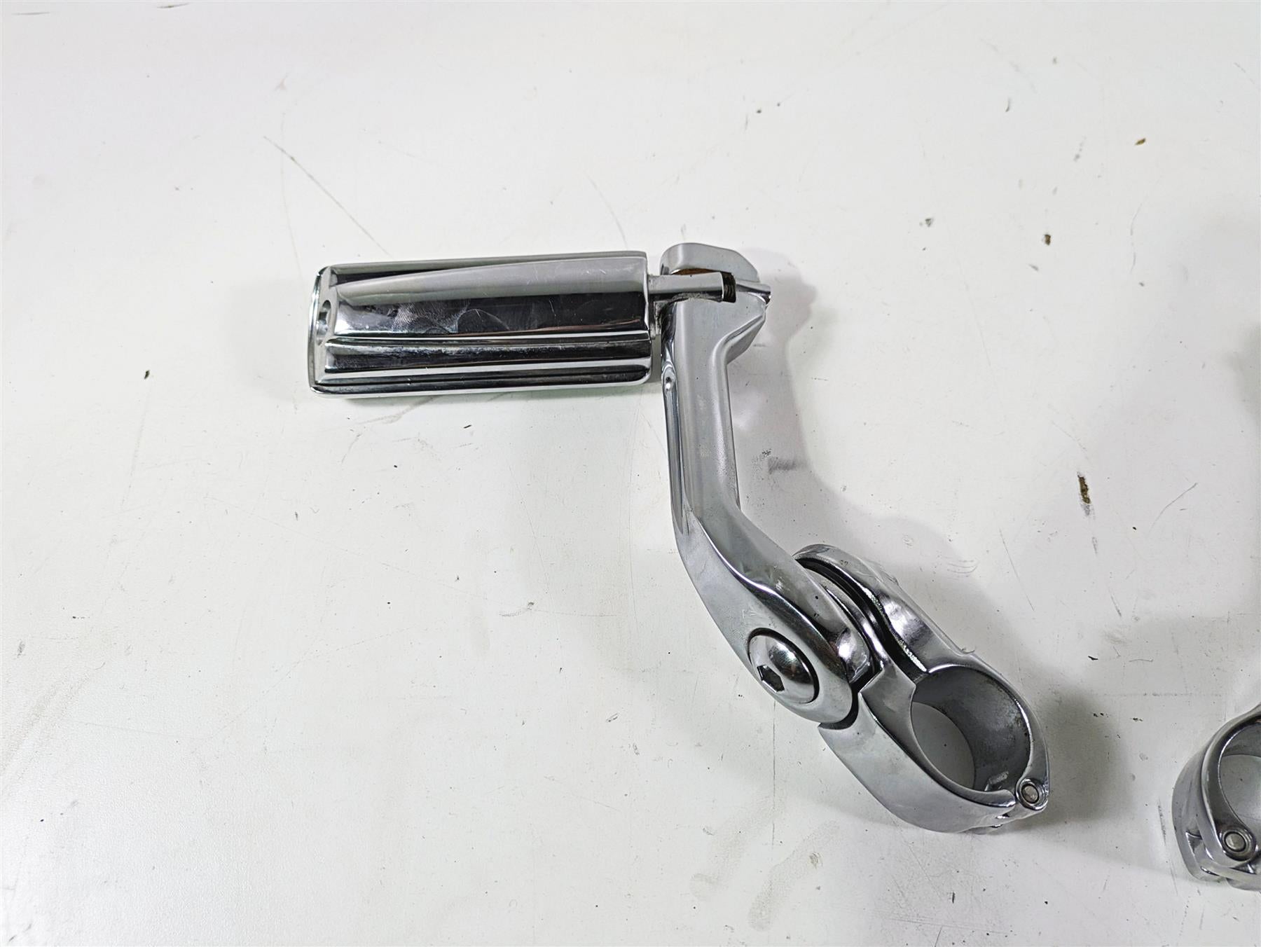 2008 Harley Touring FLHTCU E-Glide 105TH Oem Adjustable Chrome Highway Pegs {{ shop.shopifyCountryName }} - Mototech271