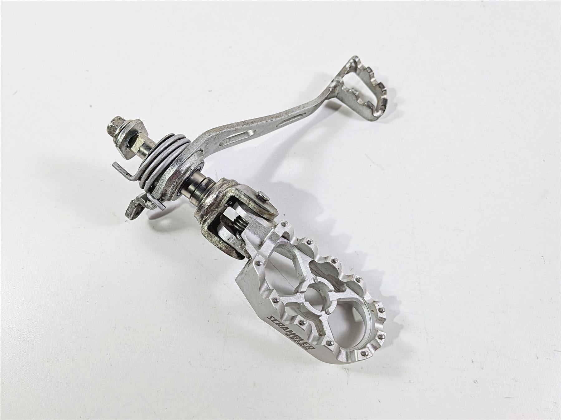2015 Ducati Scrambler Urban Enduro Right Footpeg + Mount Brake Pedal 45720951AA-Mototech271