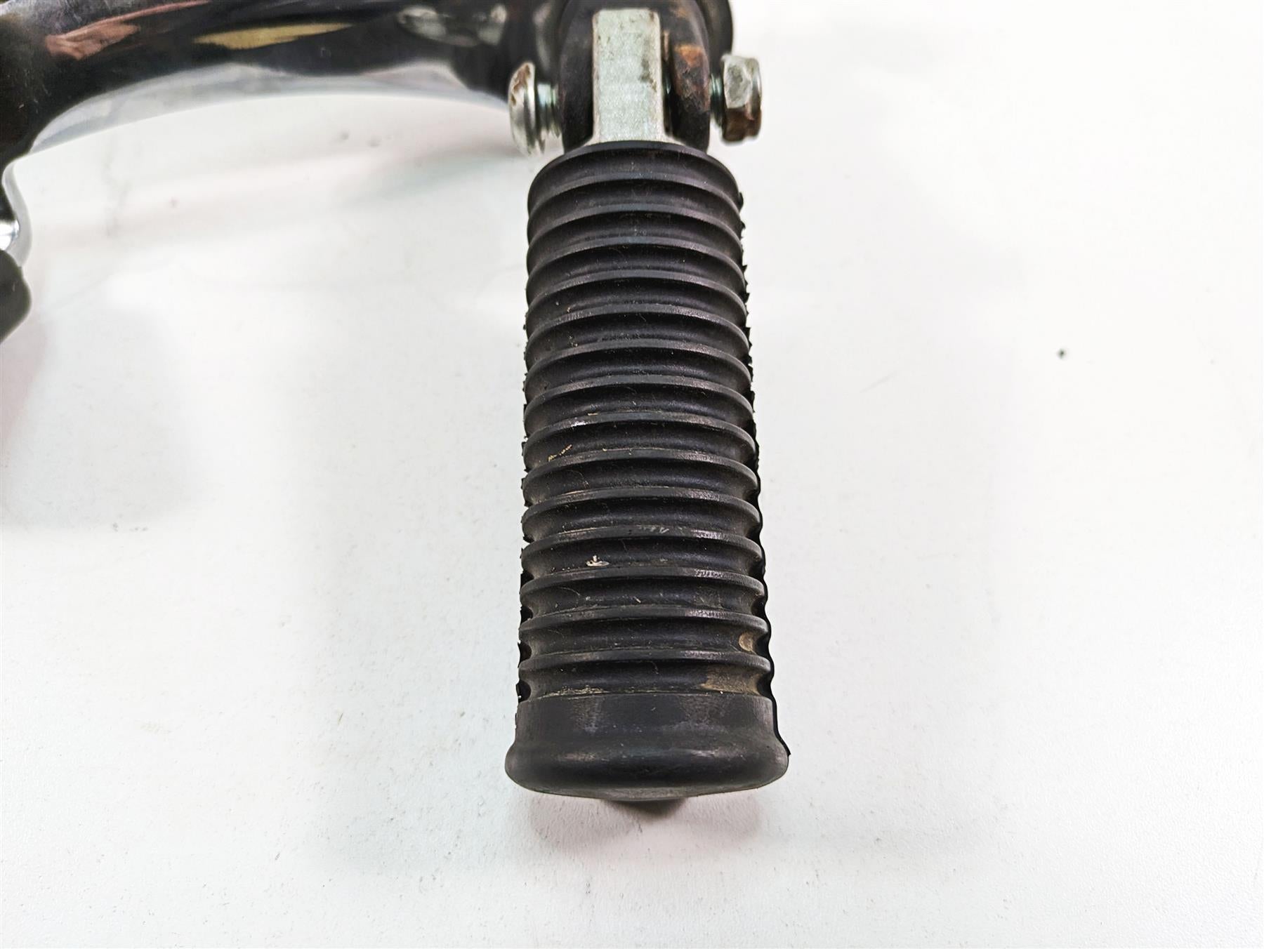2009 Harley FXDF Dyna Fat Bob Right Front Foot Peg Brake Pedal Set 42663-03A {{ shop.shopifyCountryName }} - Mototech271