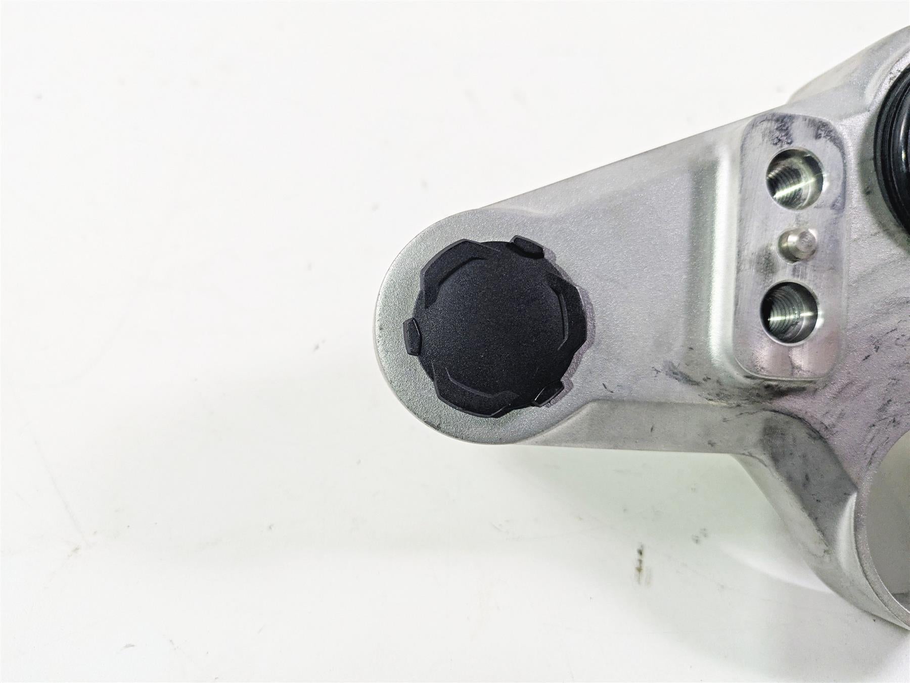 2010 BMW R1200GS K25 Upper Triple Tree Steering Clamp 31427718170 {{ shop.shopifyCountryName }} - Mototech271