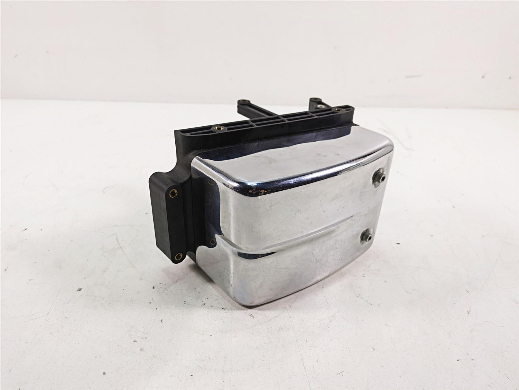 2005 Harley Dyna FXDL Low Rider Electrical Tray Stay Holder Box + Cover 70367-04 {{ shop.shopifyCountryName }} - Mototech271